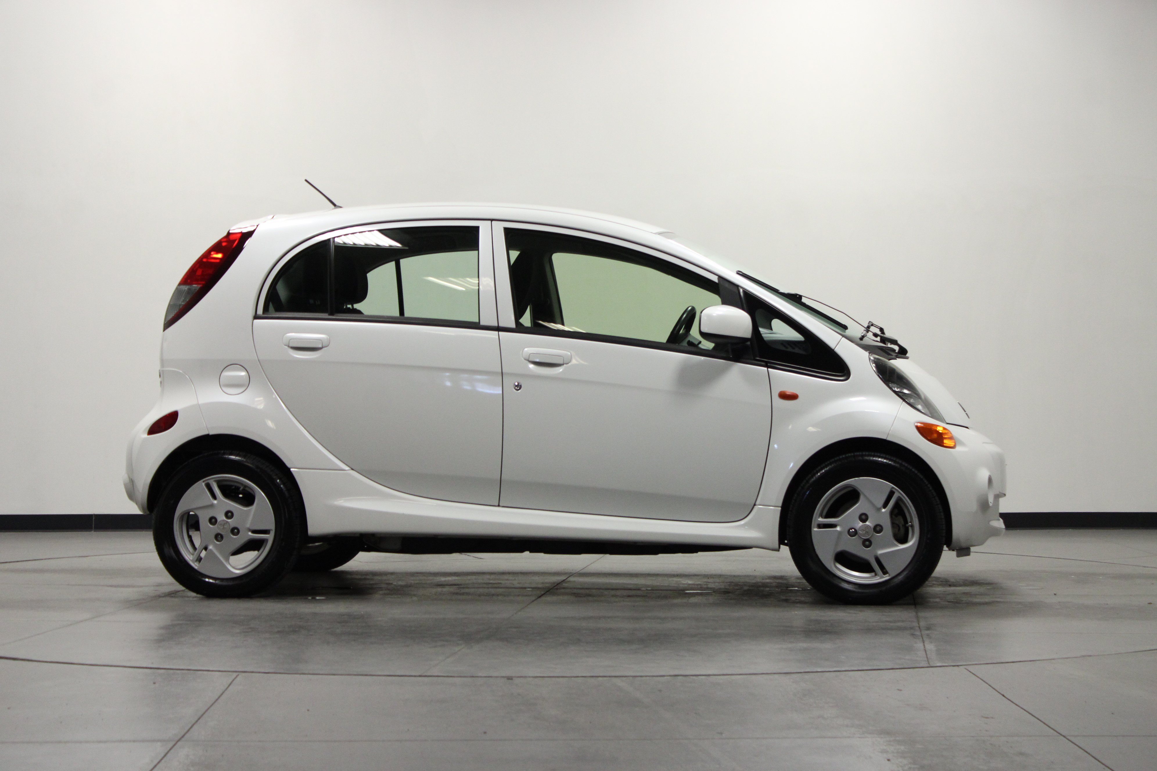 Used 2012 Mitsubishi i ES RWD image 3