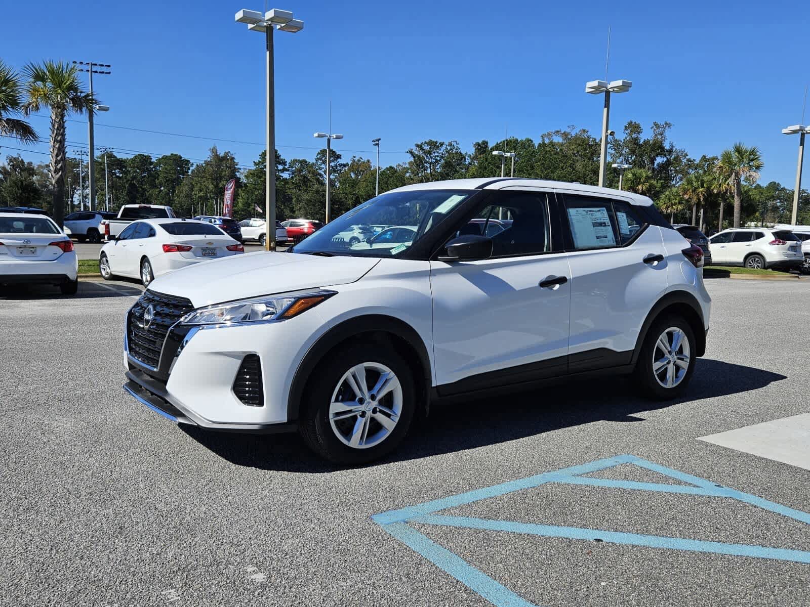 New 2025 Nissan Kicks Play S image 2