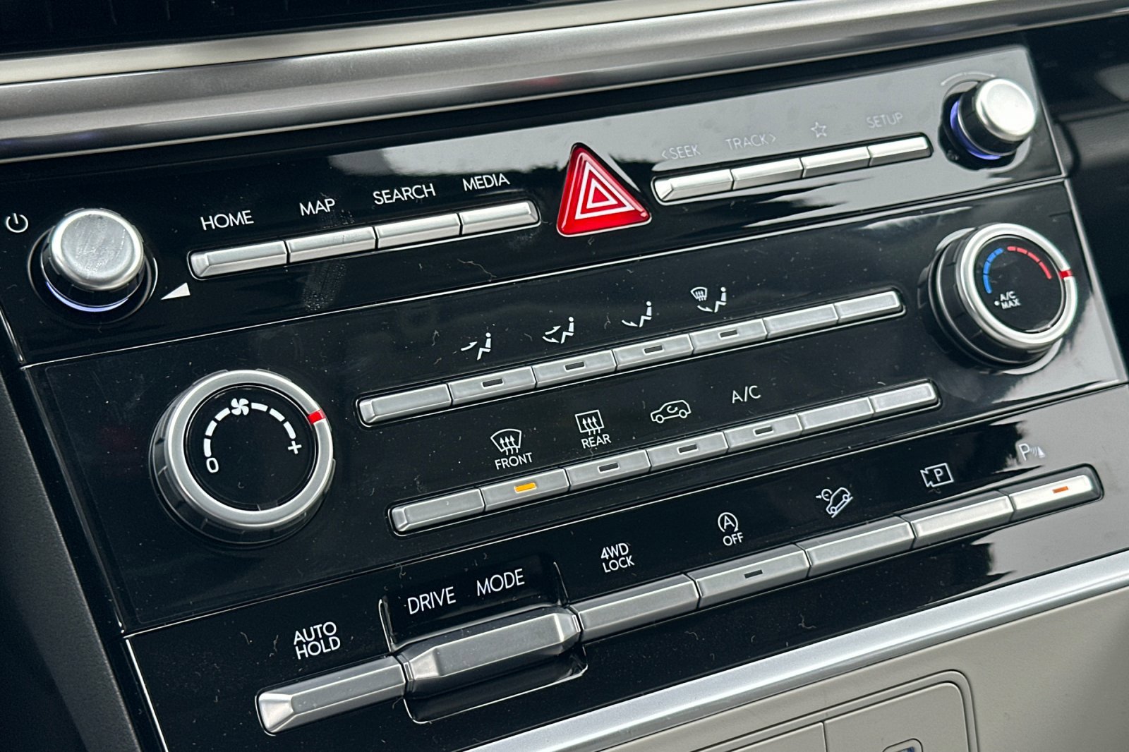 New 2025 Hyundai Santa Fe SE image 18