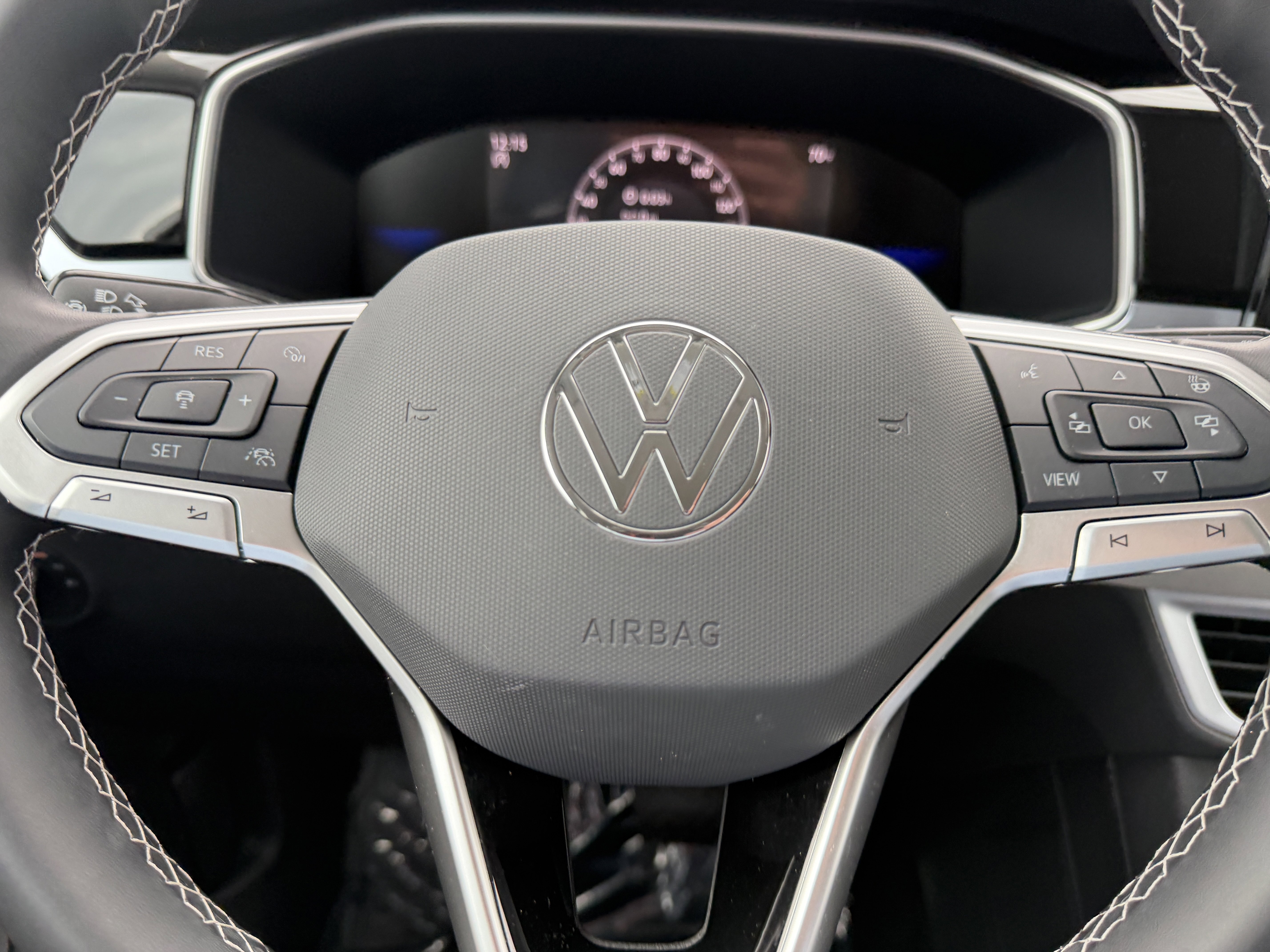 Used 2025 Volkswagen Taos SE image 28