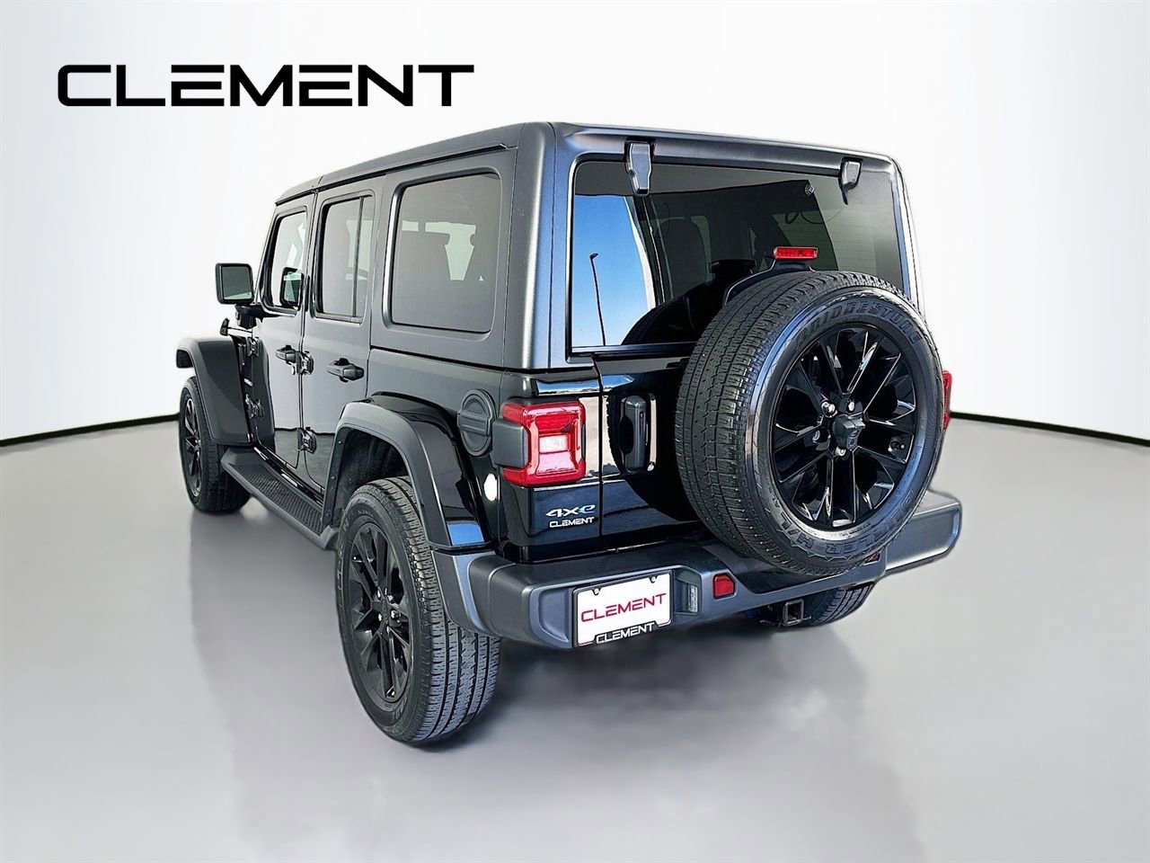 Used 2023 Jeep Wrangler Unlimited Sahara w/ Cold Weather Group image 10