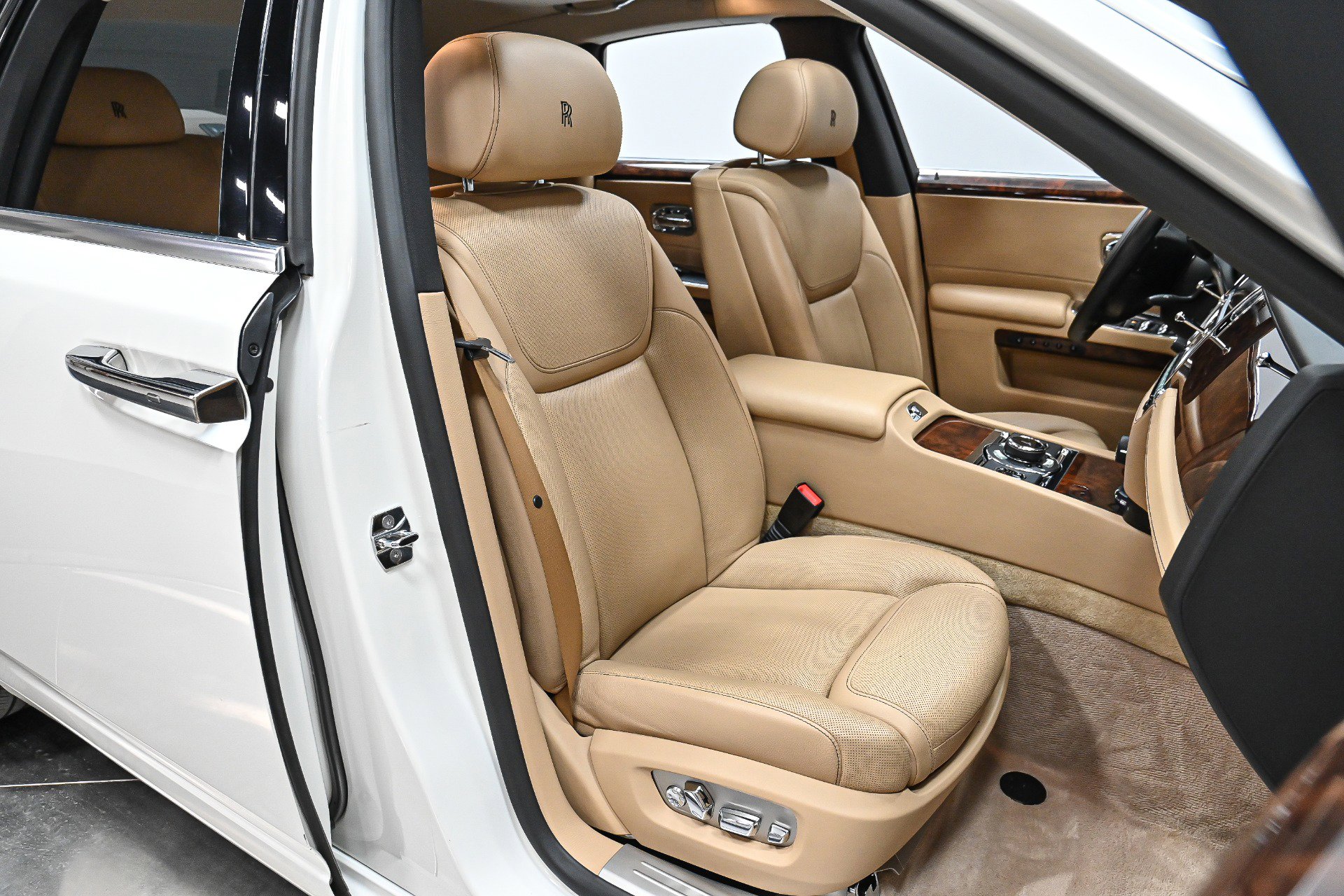 Used 2017 Rolls-Royce Ghost image 37