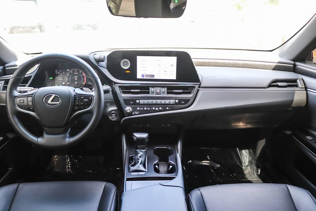 Used 2025 Lexus ES 300h w/ Premium Package FWD image 12