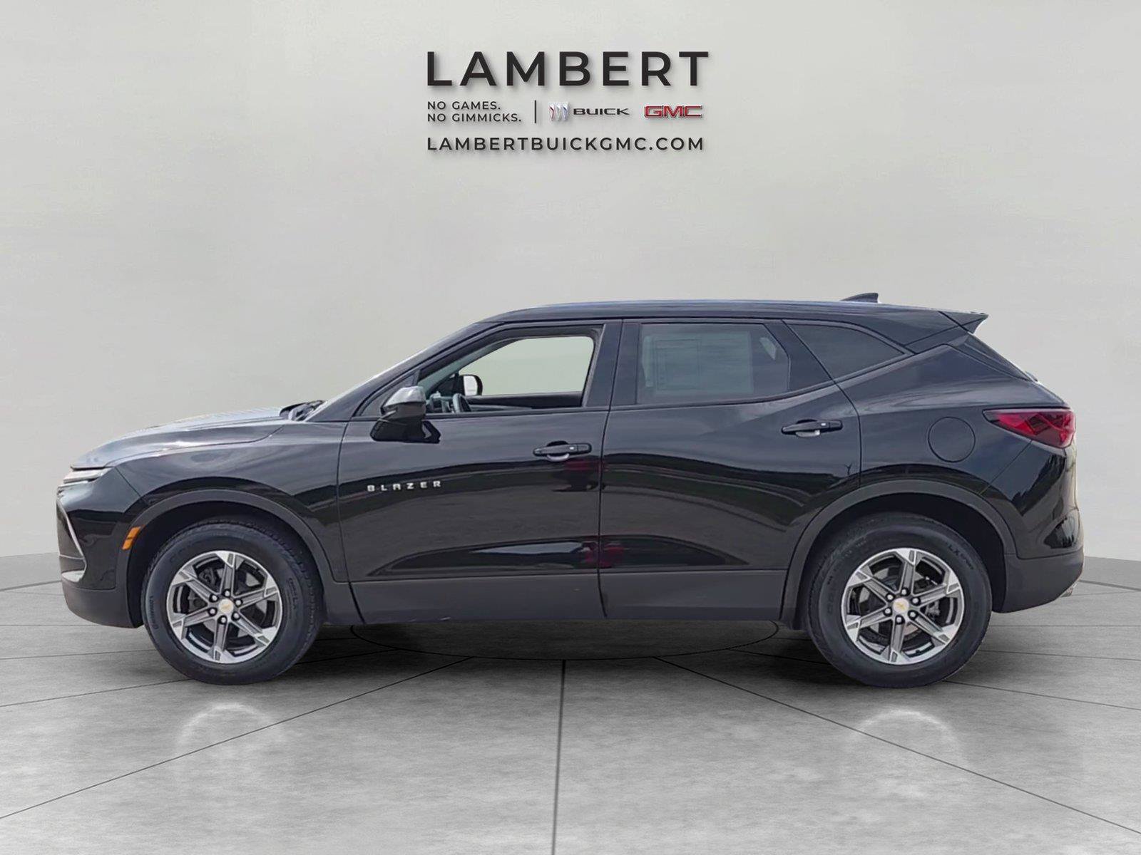 Used 2023 Chevrolet Blazer LT FWD image 2