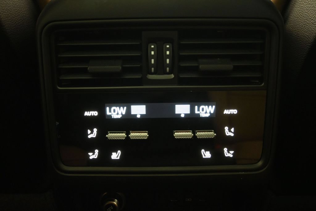 Certified 2025 Porsche Cayenne Coupe AWD/4WD image 23