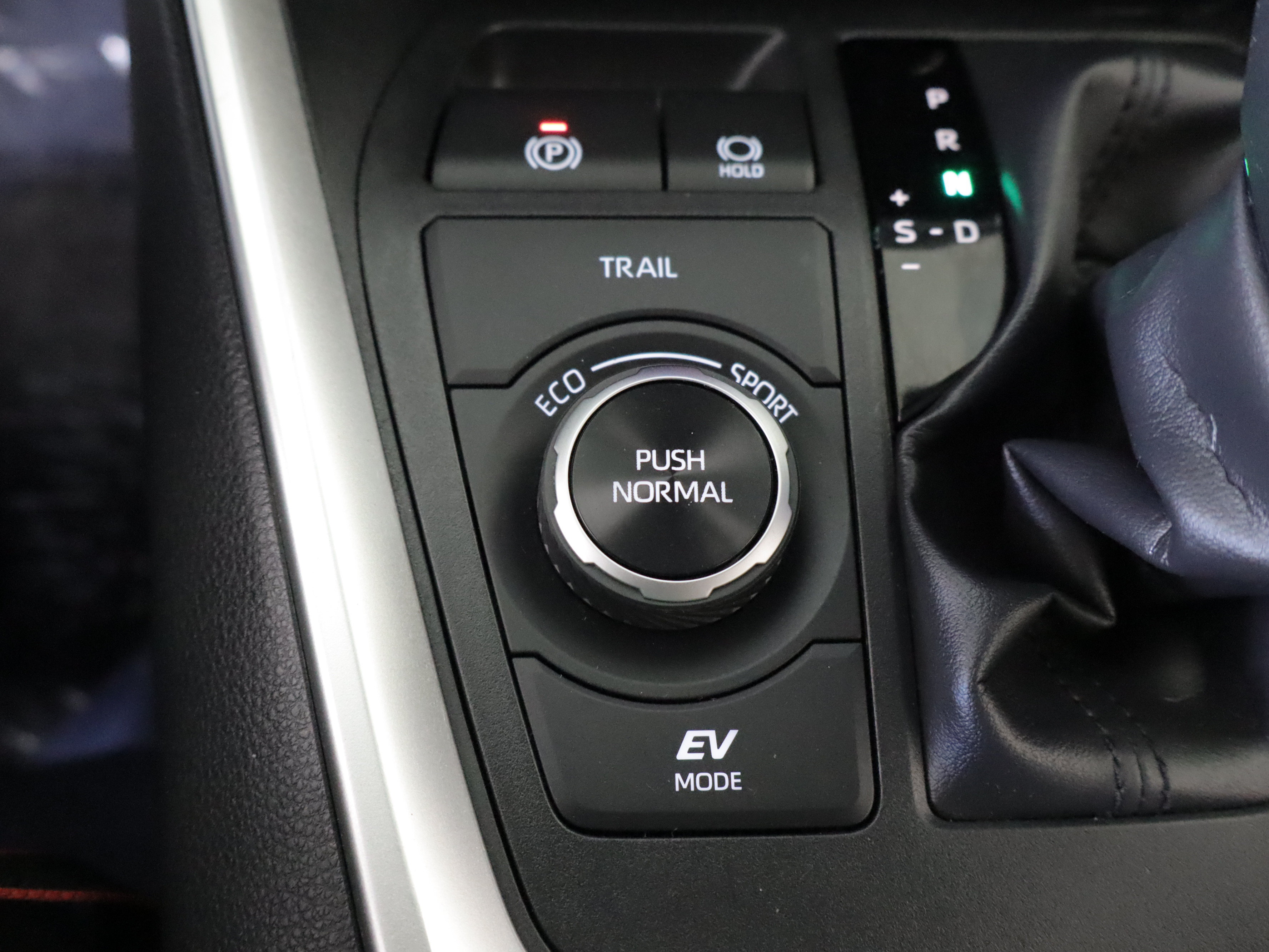 Used 2025 Toyota RAV4 XLE w/ Weather Package AWD/4WD image 17