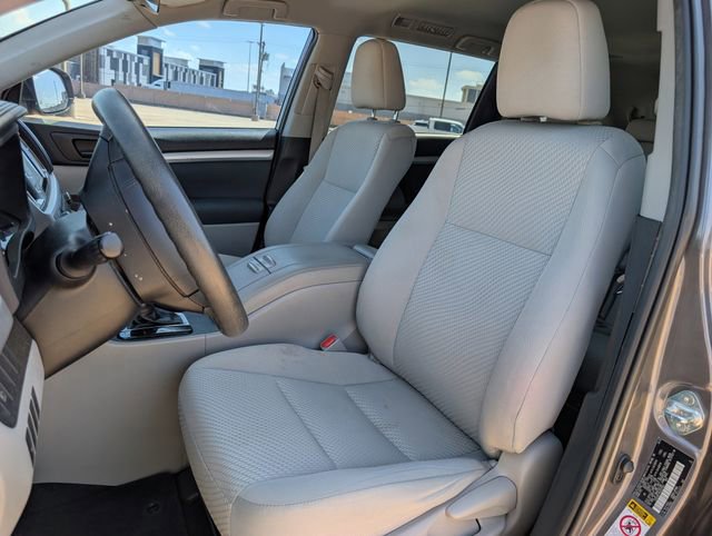 Used 2019 Toyota Highlander LE FWD image 24