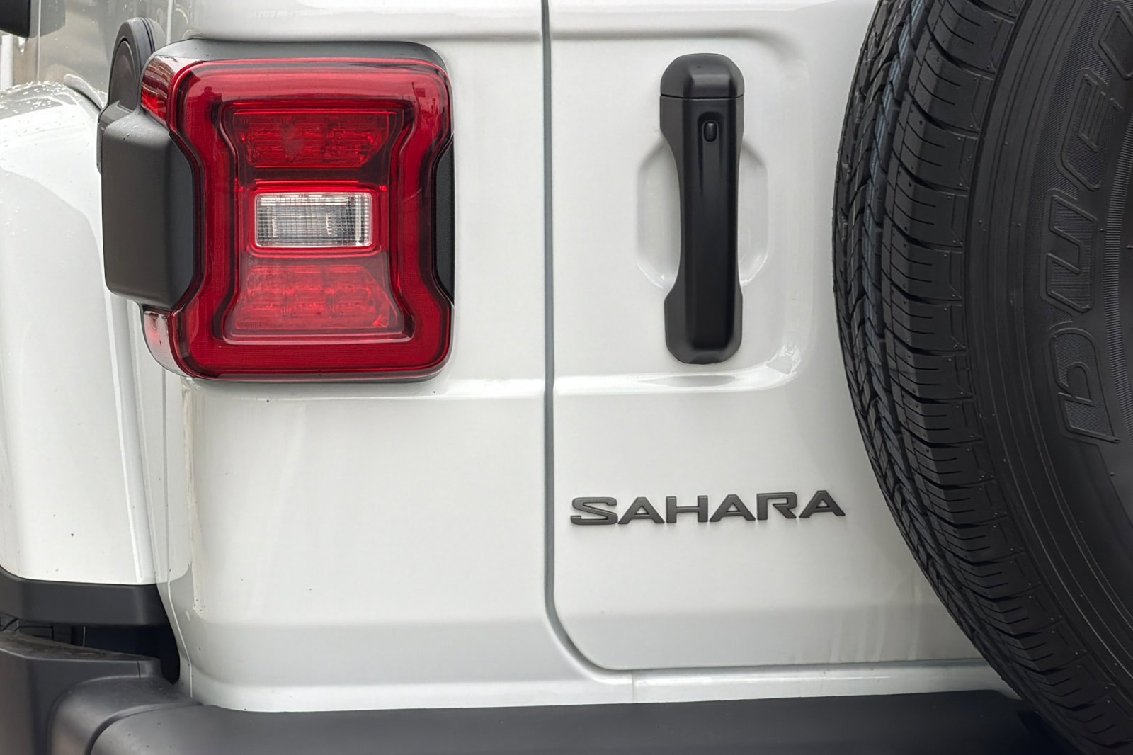 Used 2026 Jeep Wrangler Unlimited Sahara AWD/4WD image 8