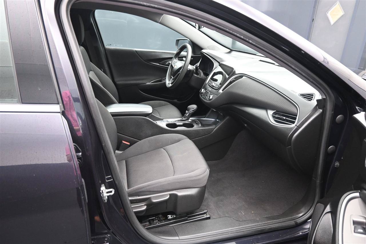 Used 2023 Chevrolet Malibu LT FWD image 9