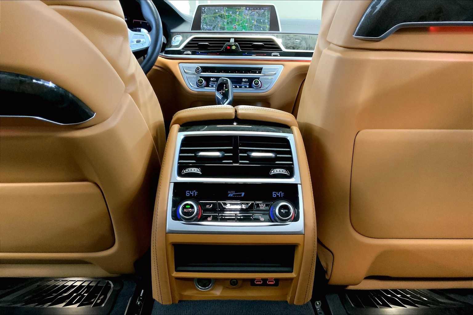 Used 2021 BMW 750i xDrive w/ Autobahn Package AWD/4WD image 34