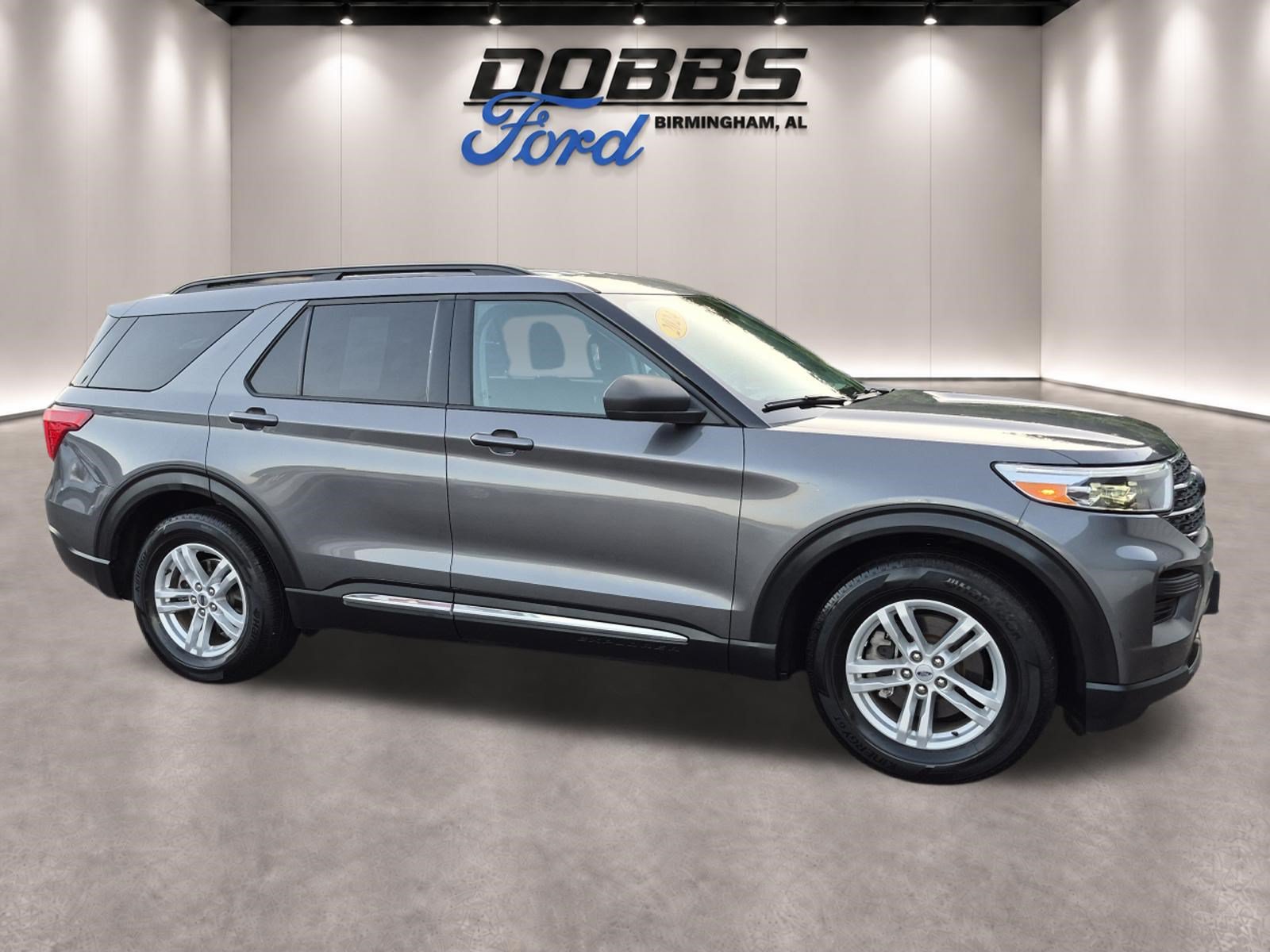 Certified 2024 Ford Explorer XLT RWD image 1