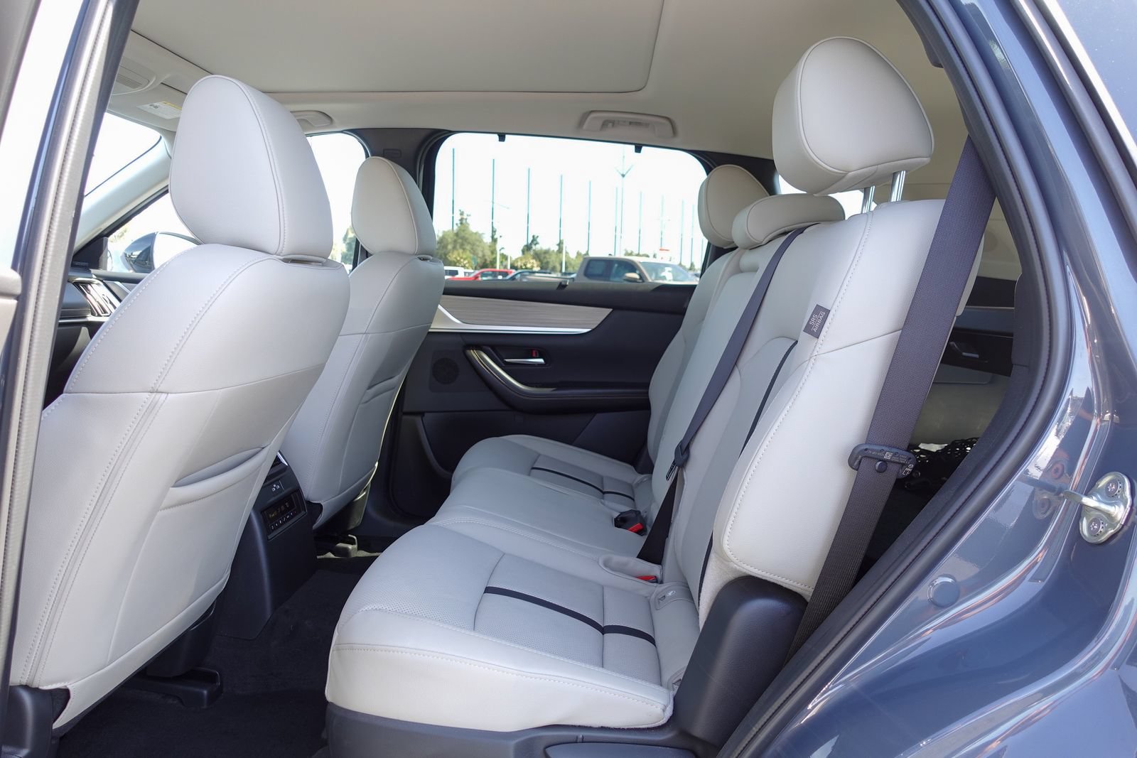 Certified 2025 MAZDA CX-70 Plug-In Hybrid w/ Premium Pkg AWD/4WD image 14