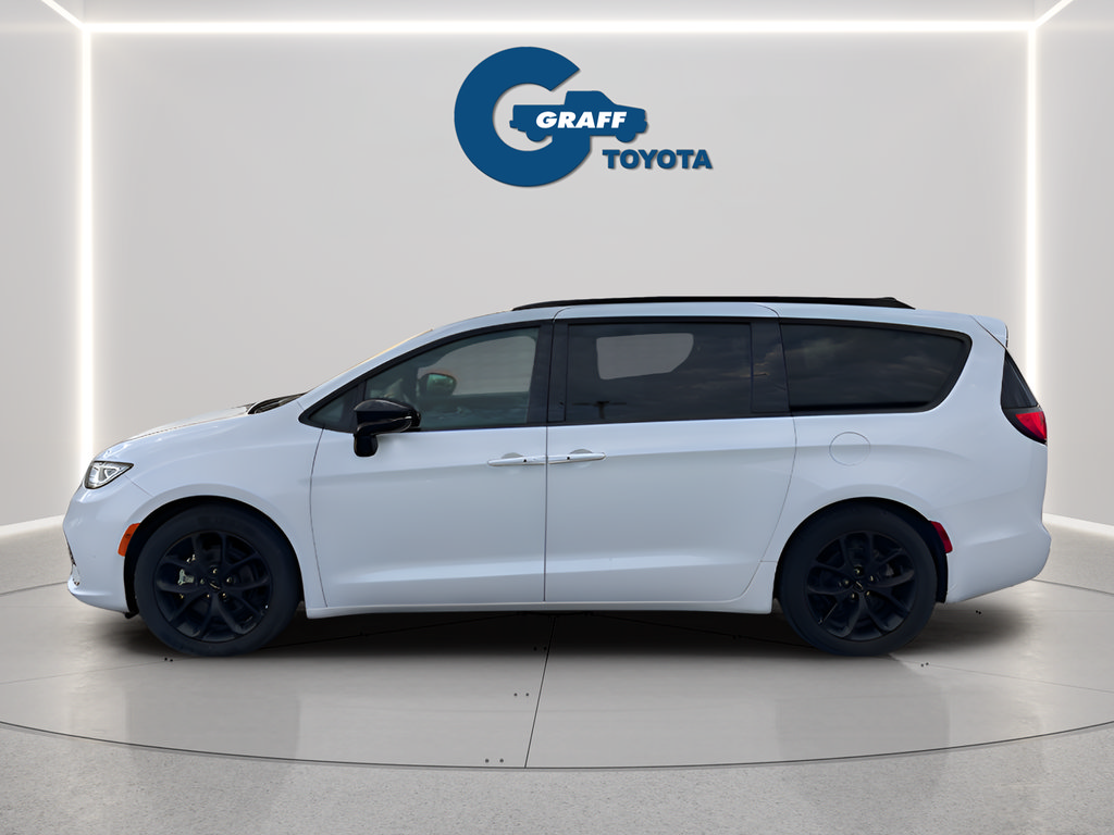 Used 2025 Chrysler Pacifica Limited FWD image 4