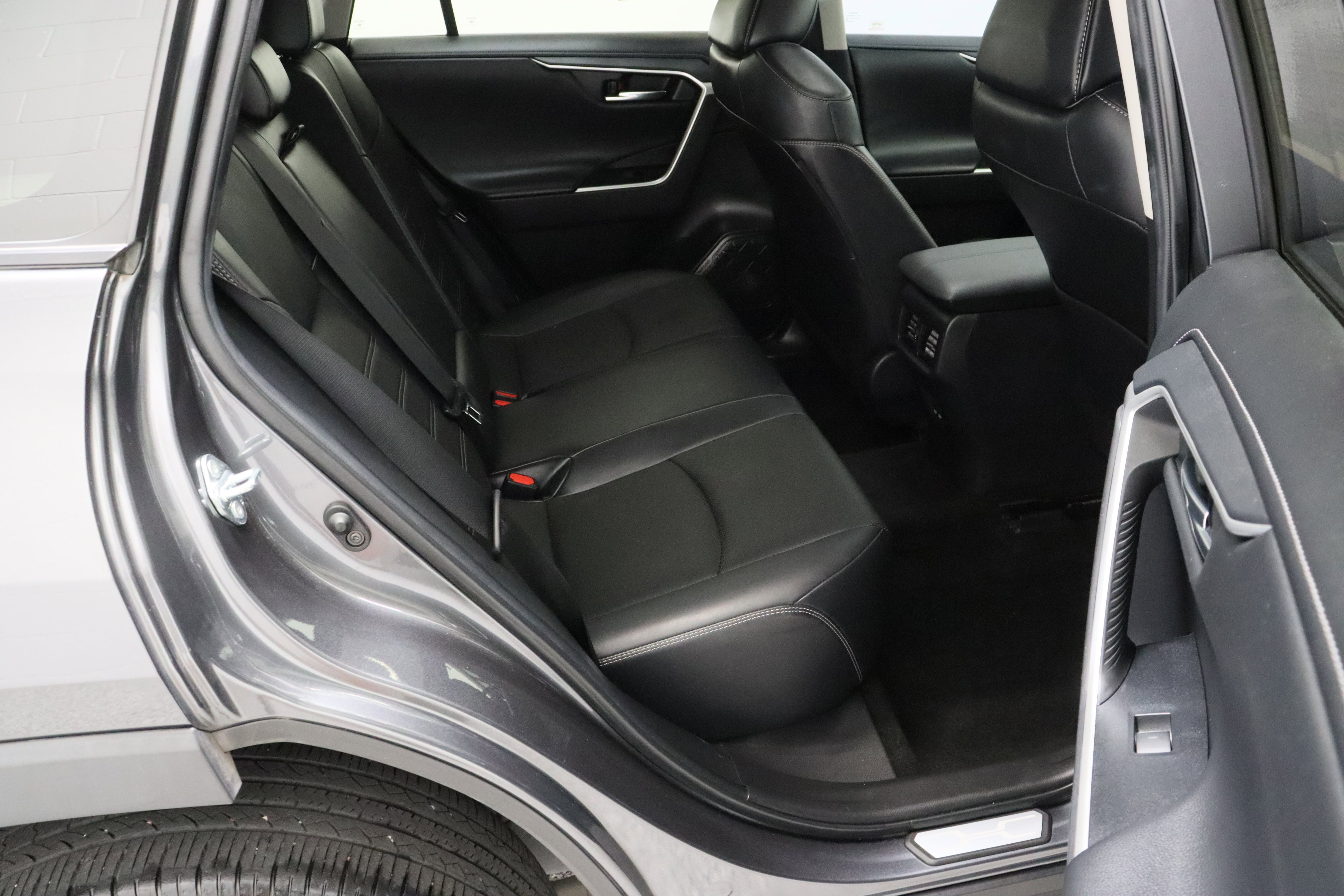 Certified 2022 Toyota RAV4 Limited FWD image 36