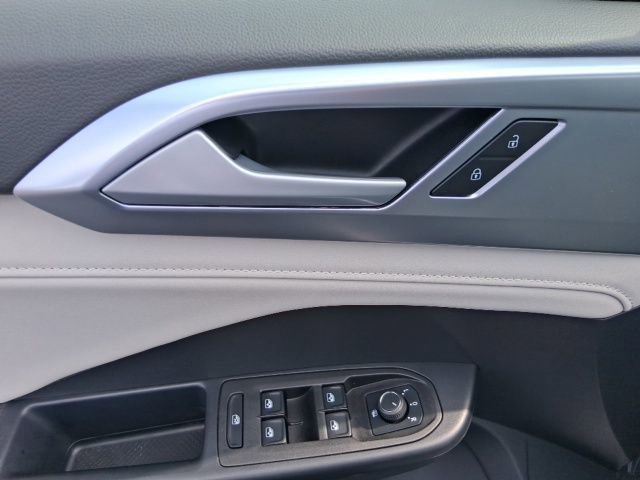 Used 2025 Volkswagen Taos SE image 16