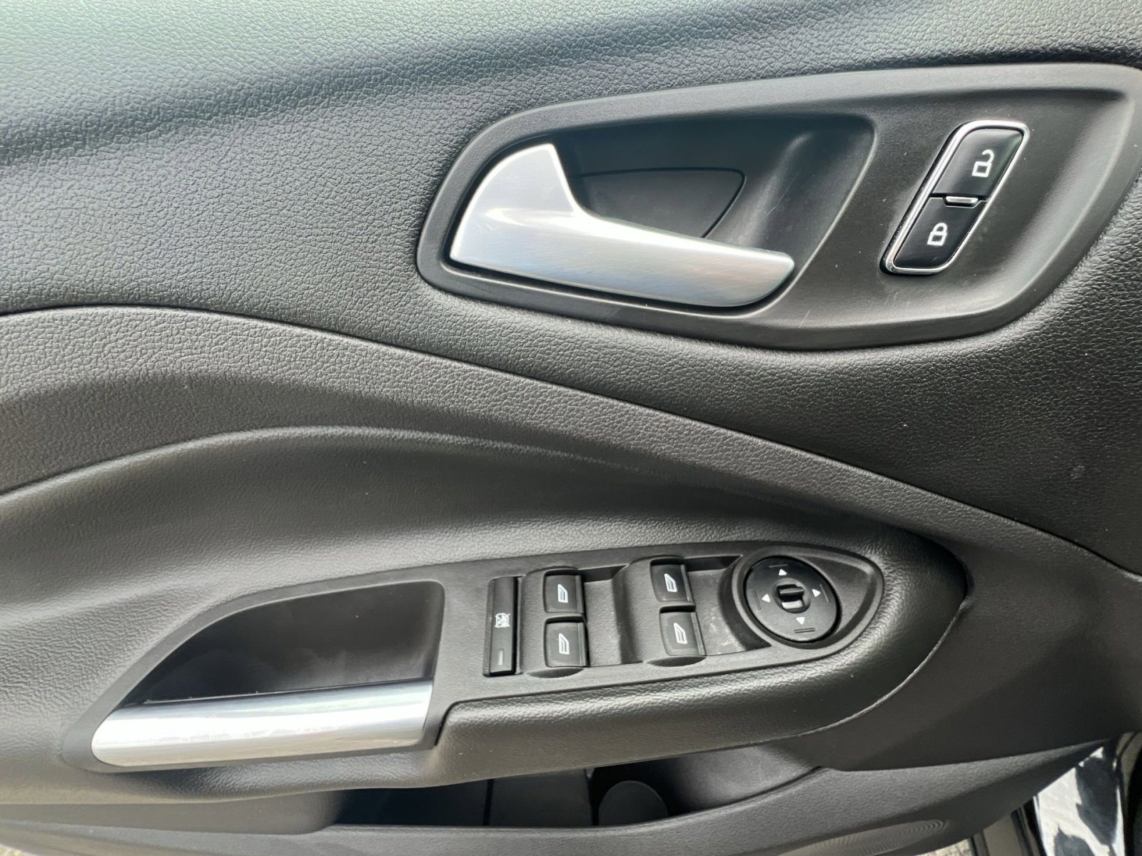 Used 2015 Ford Escape SE image 23