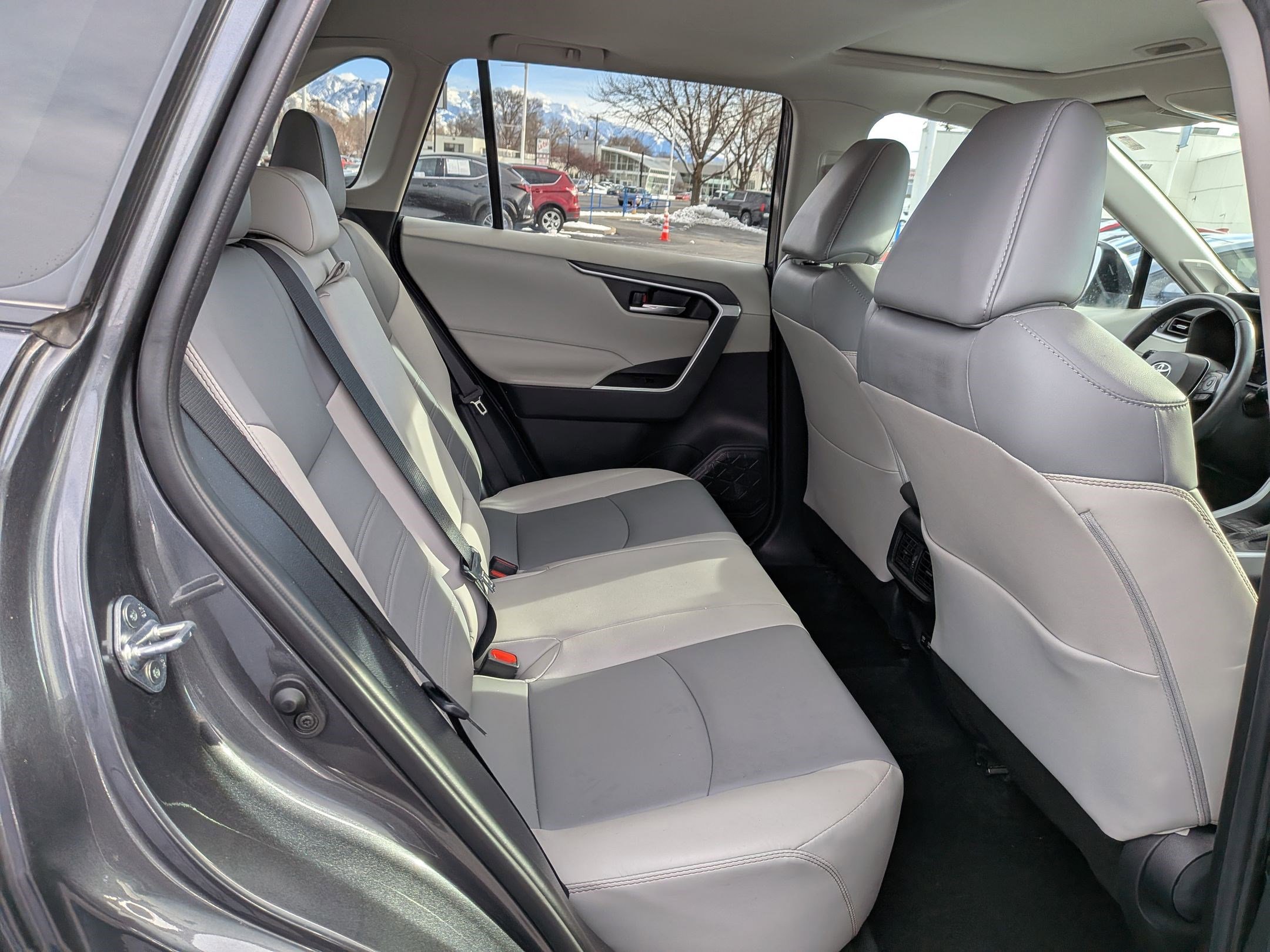 Used 2021 Toyota RAV4 XLE Premium image 31