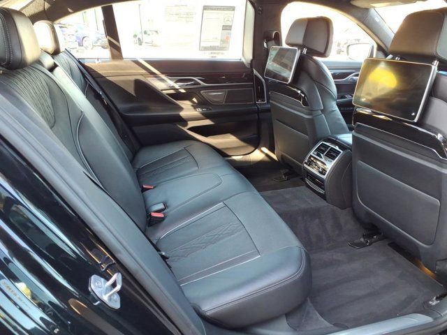 Used 2017 BMW 750i image 20