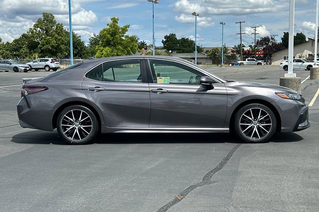 Used 2023 Toyota Camry SE FWD image 3
