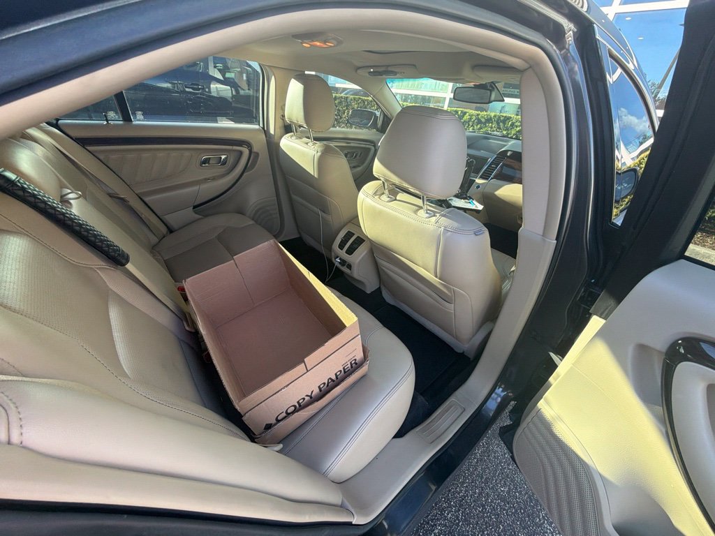 Used 2017 Ford Taurus Limited FWD image 15