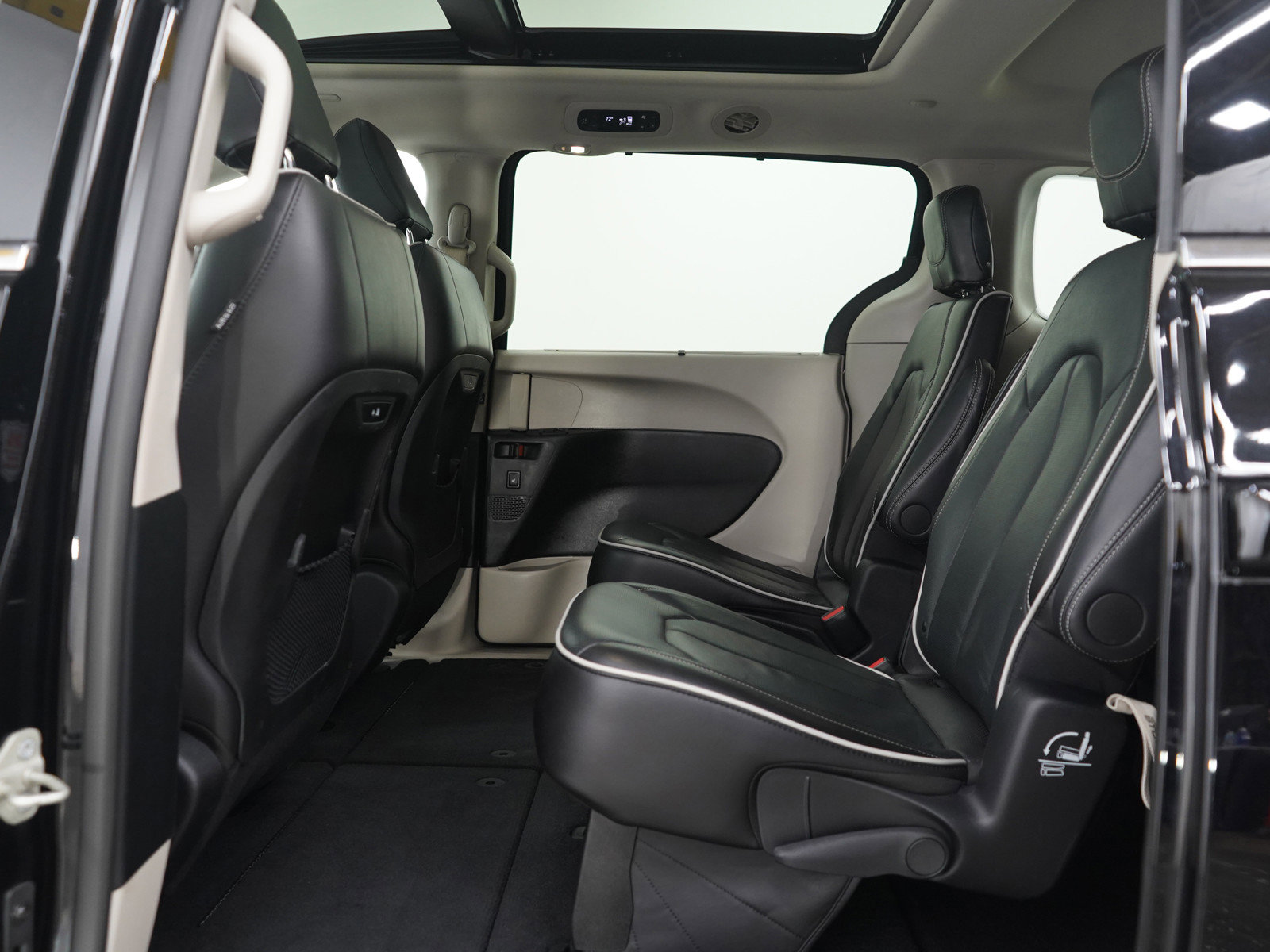 Used 2024 Chrysler Pacifica Limited image 22