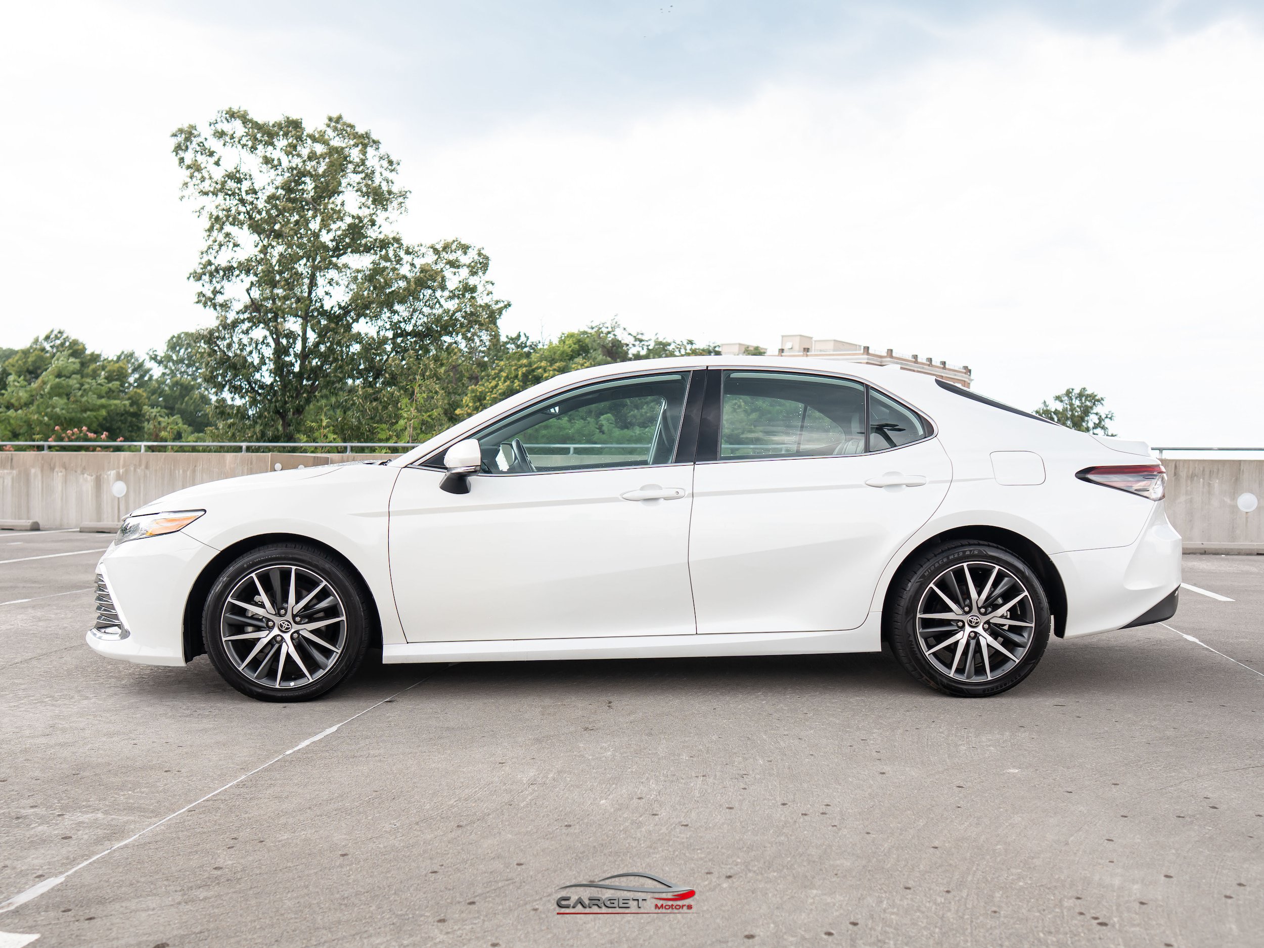Used 2022 Toyota Camry XLE w/ Navigation Upgrade Package AWD/4WD image 4