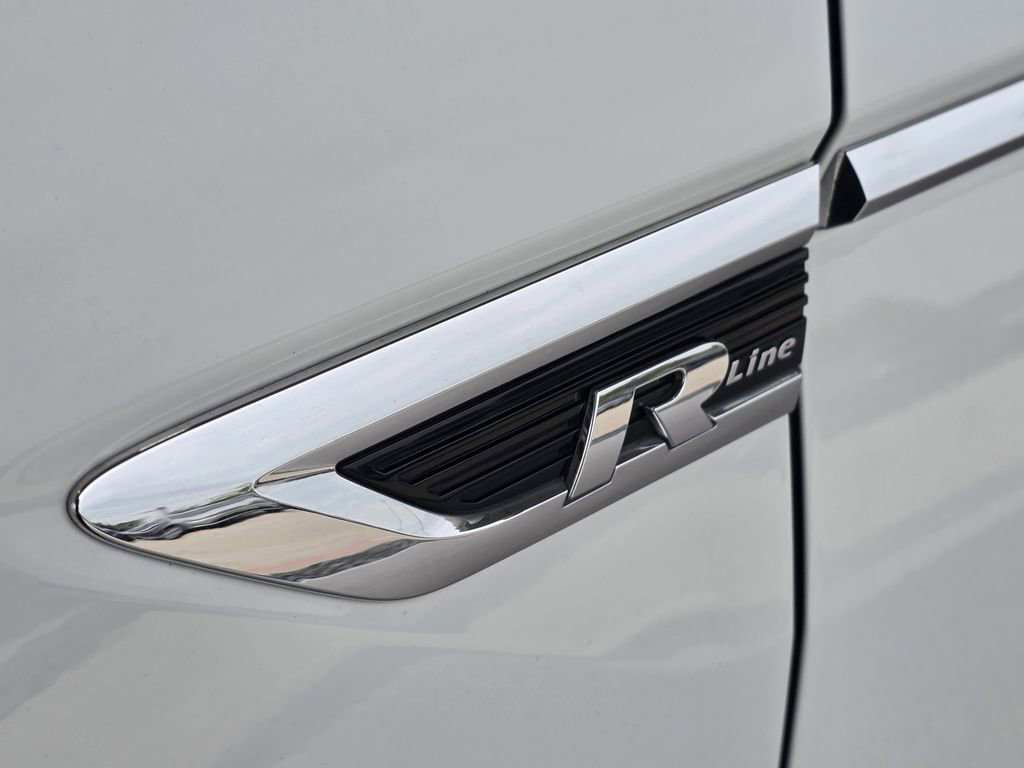 Used 2021 Volkswagen Tiguan SE R-Line FWD image 8