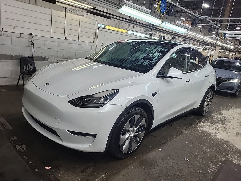 Used 2021 Tesla Model Y Long Range AWD/4WD image 1