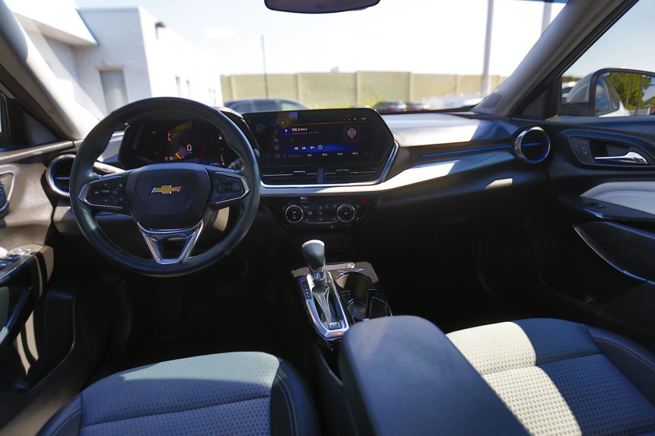 Used 2024 Chevrolet Trax LT w/ Driver Confidence Package FWD image 11