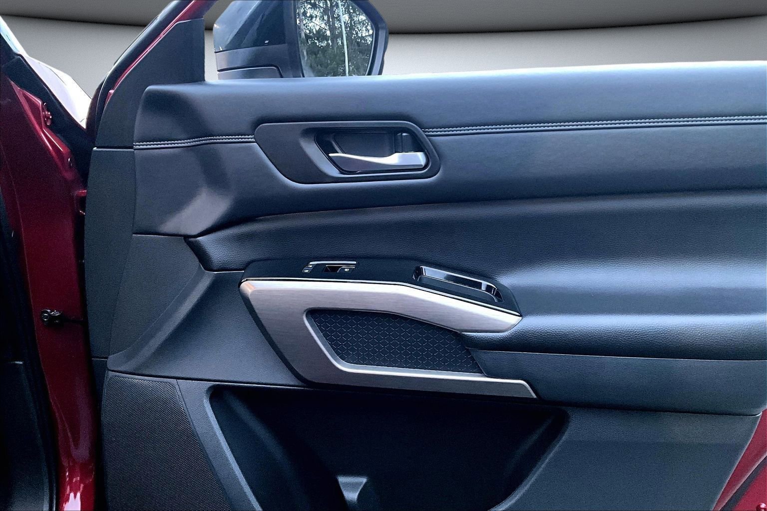 Used 2023 Nissan Pathfinder Platinum image 28