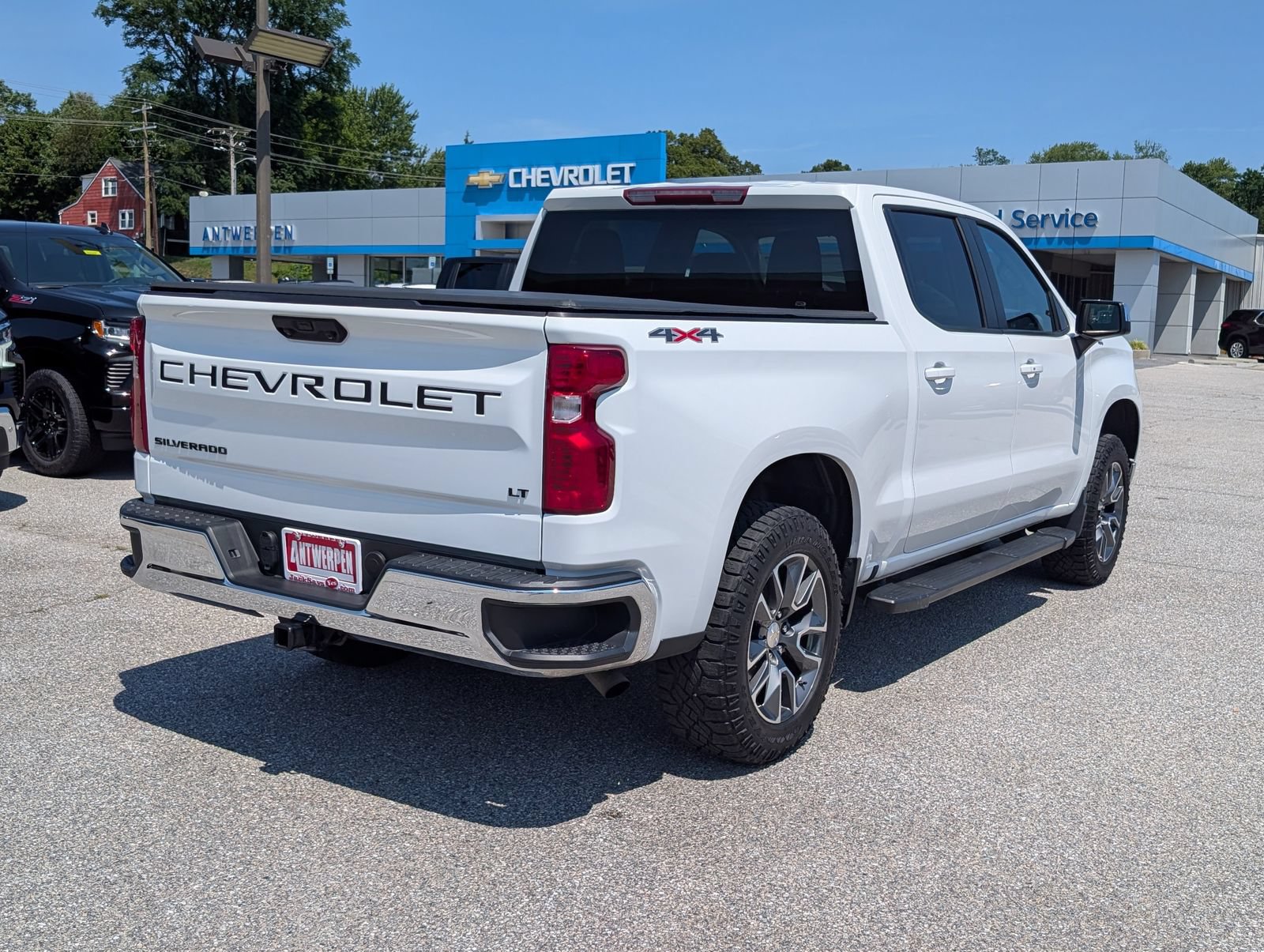 Used 2023 Chevrolet Silverado 1500 LT AWD/4WD image 3