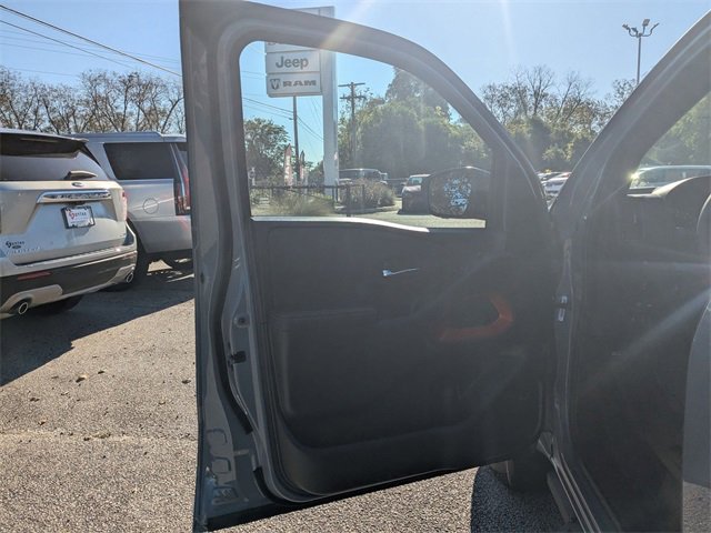 Used 2025 Nissan Frontier PRO-4X w/ Pro Premium Package image 11