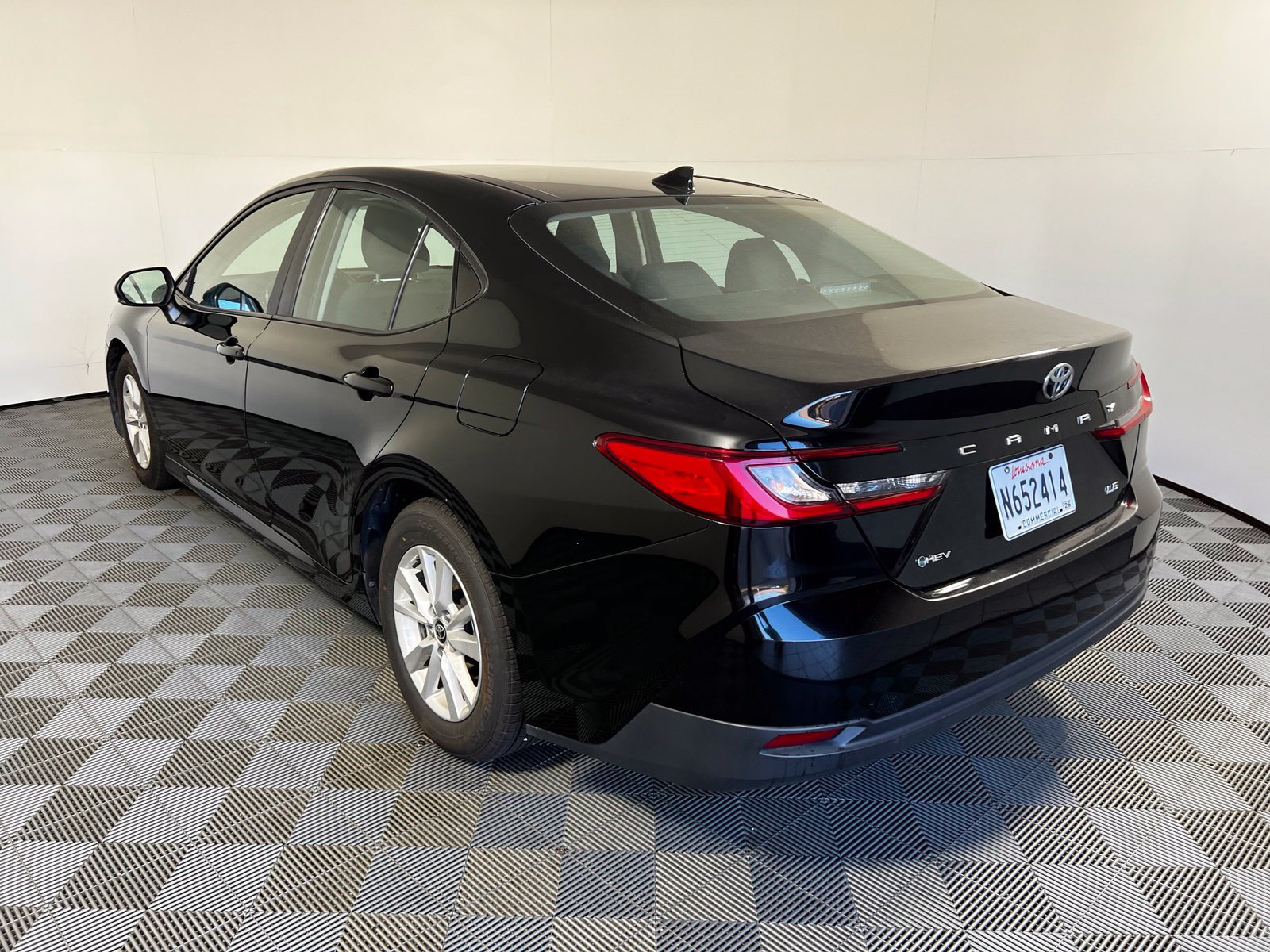 Used 2025 Toyota Camry LE FWD image 7