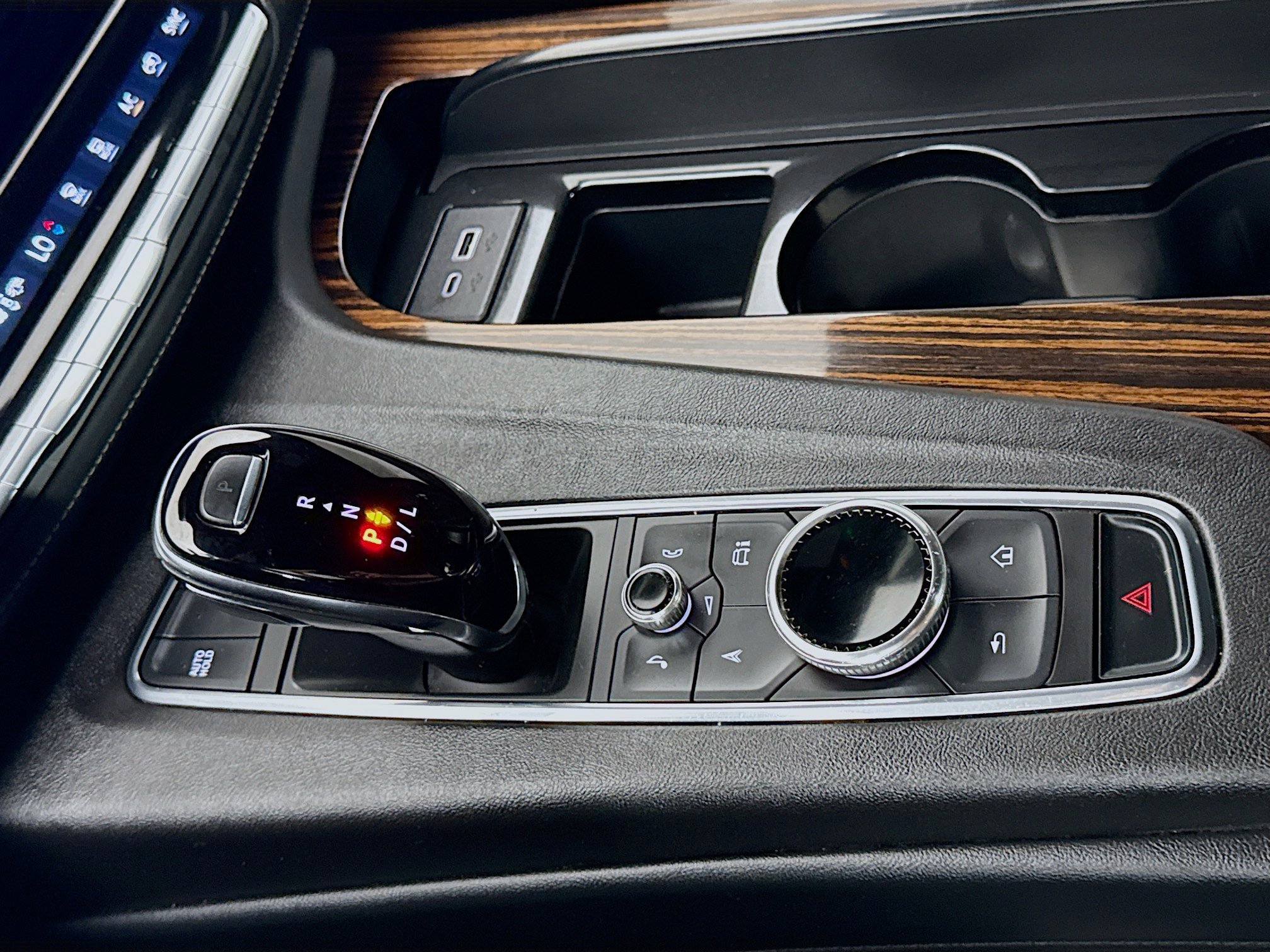 Used 2021 Cadillac Escalade Premium Luxury RWD image 19