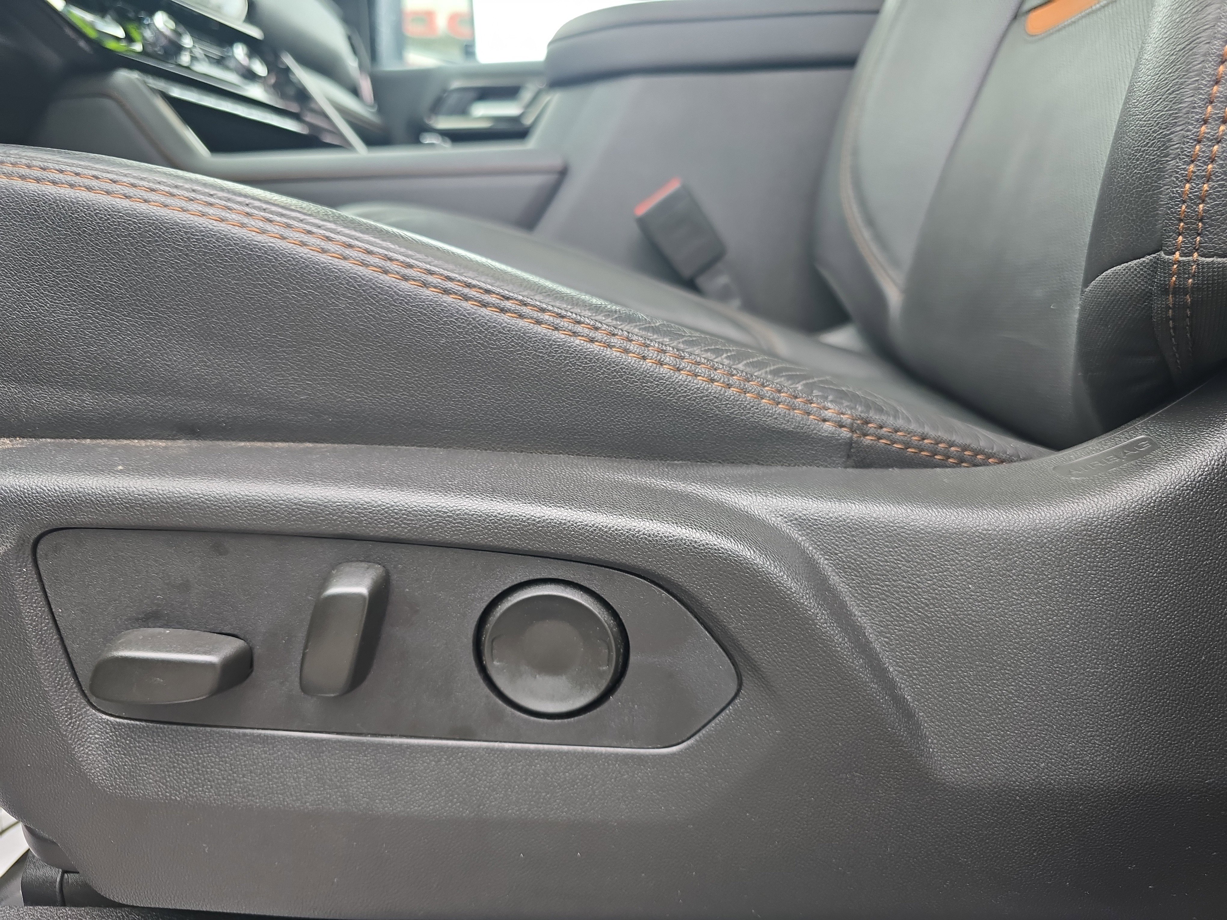 Used 2025 GMC Sierra 2500 AT4 w/ AT4 Premium Plus Package image 13