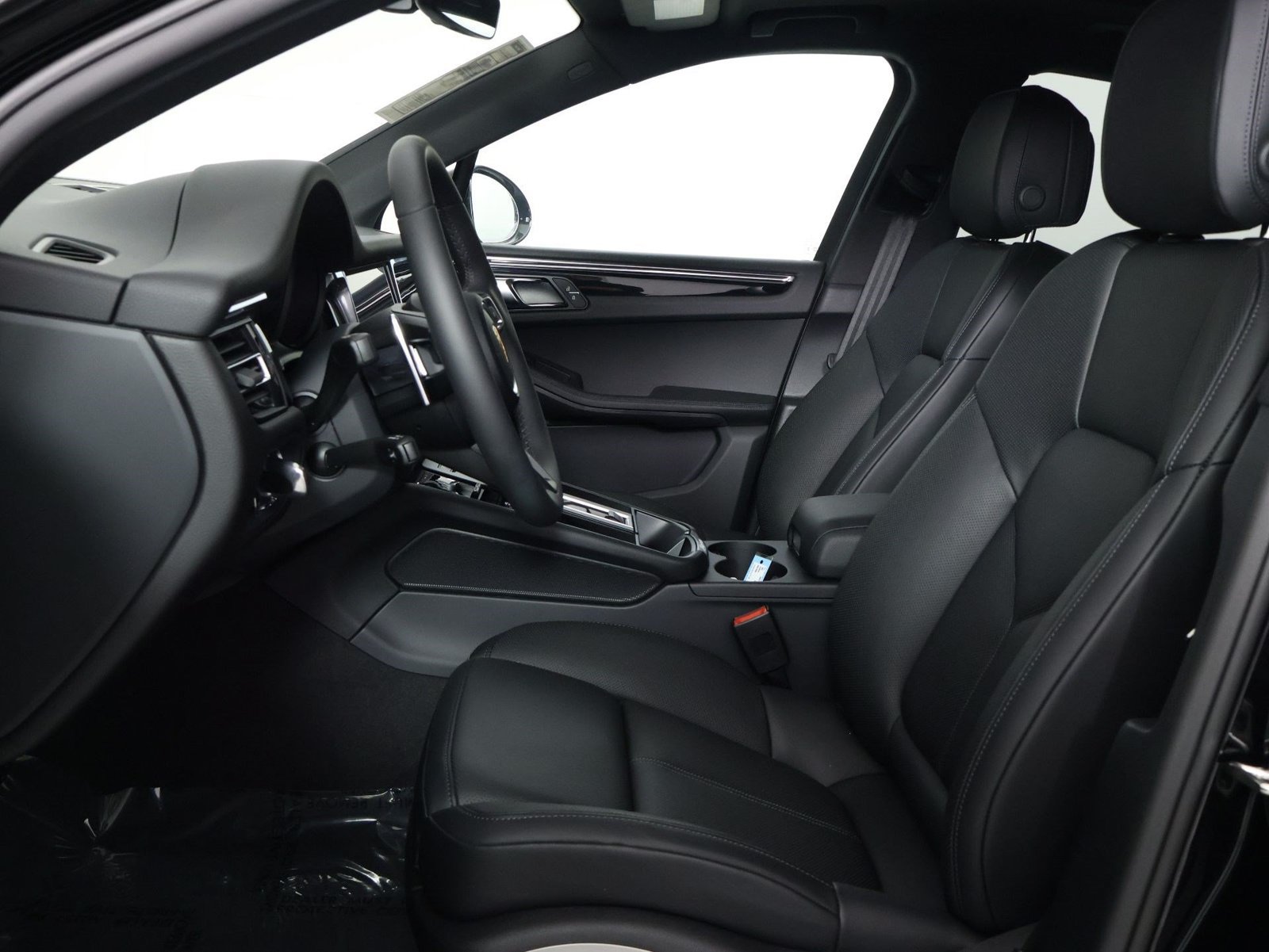 New 2026 Porsche Macan AWD/4WD image 5
