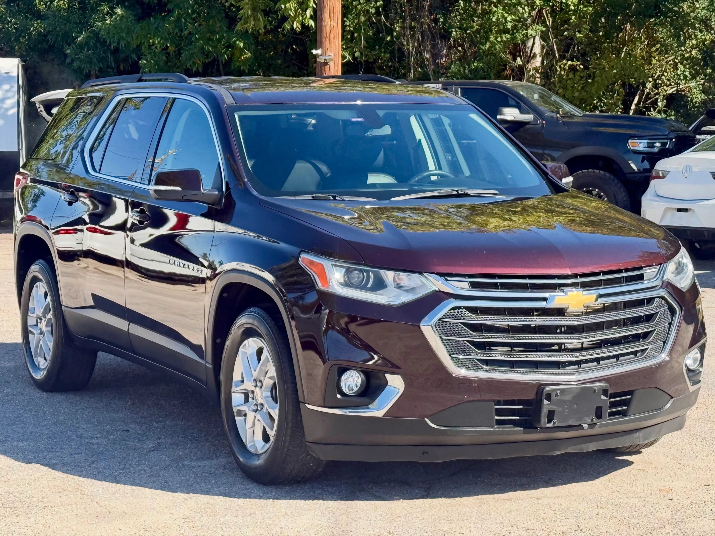 Used 2021 Chevrolet Traverse LT FWD image 1