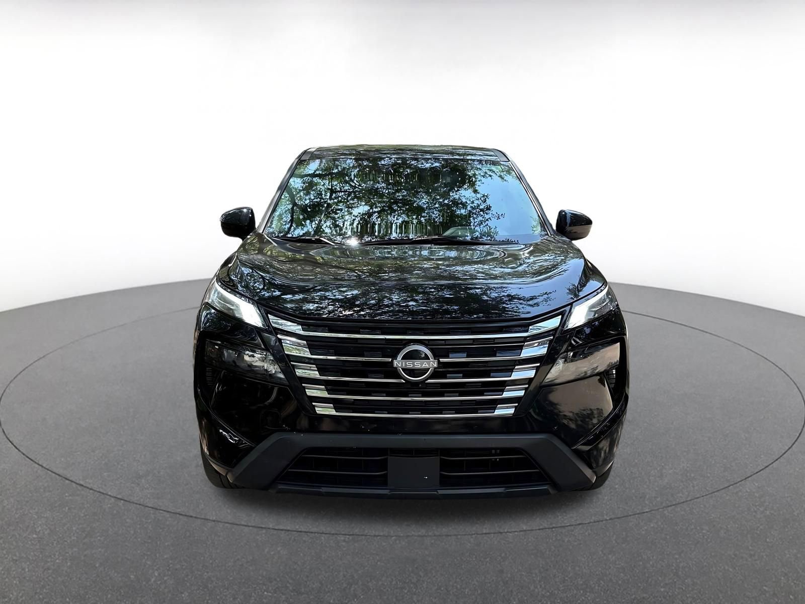 Used 2025 Nissan Rogue SV FWD image 2