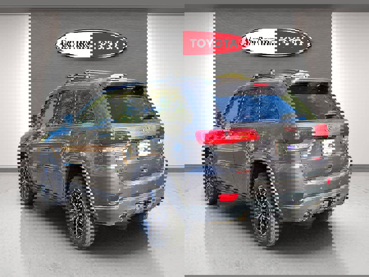 Used 2021 Jeep Grand Cherokee Trailhawk w/ Premium Lighting Group image 8