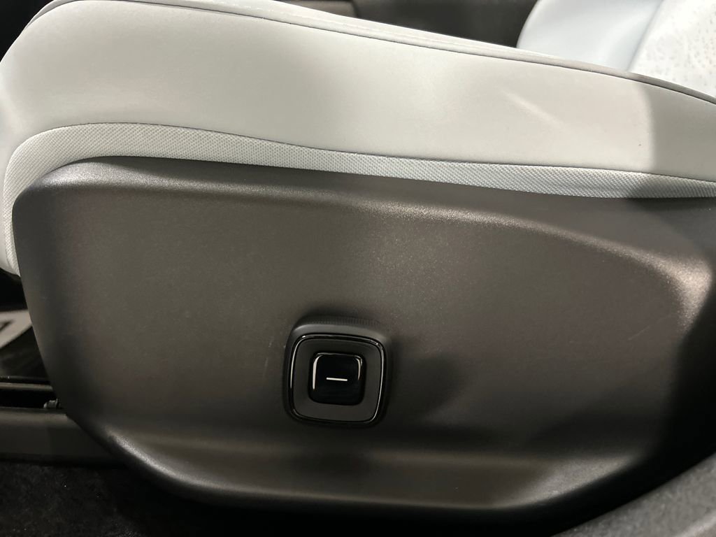 Certified 2025 Volvo EX30 Ultra AWD/4WD image 11
