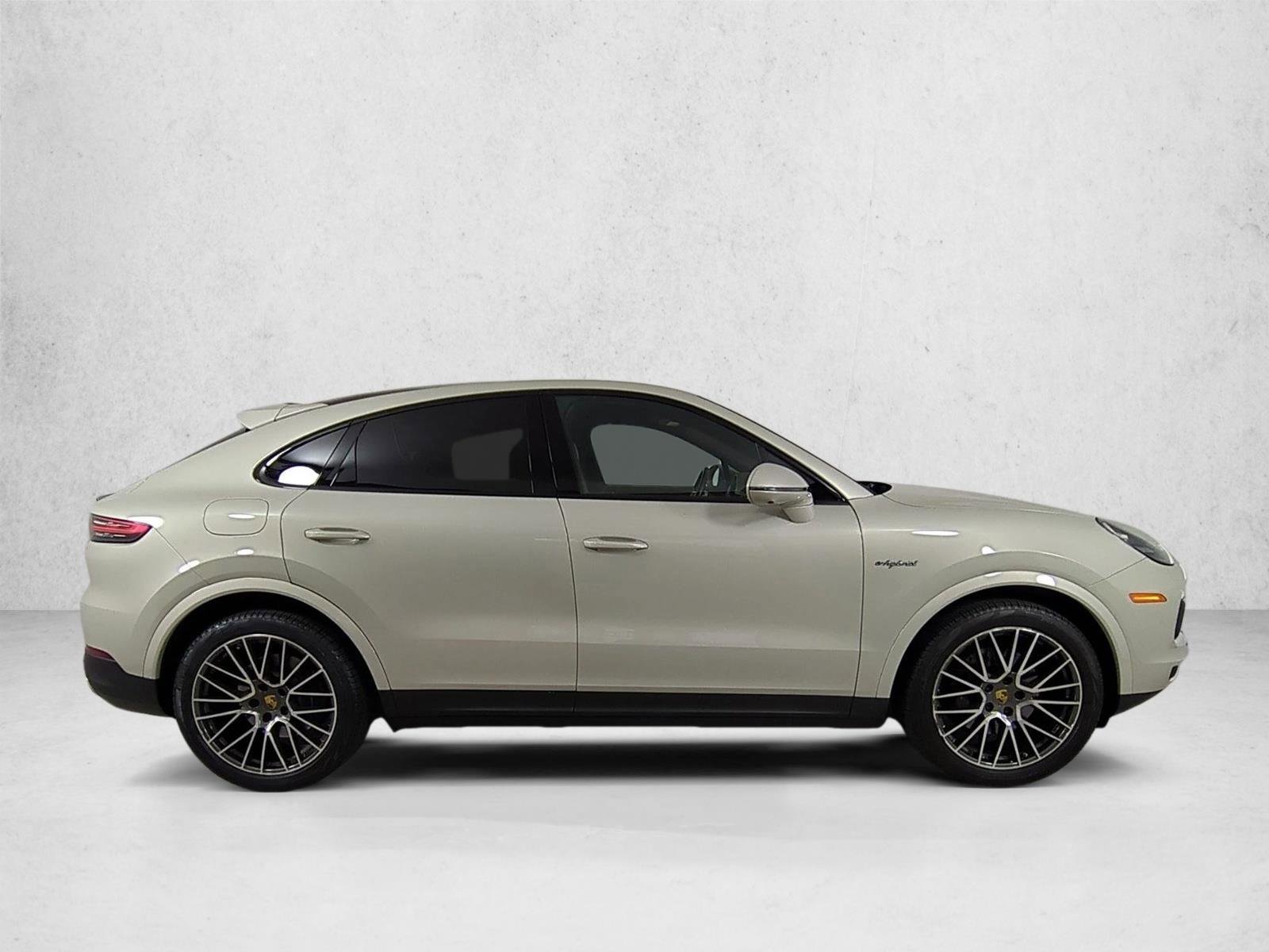 Certified 2022 Porsche Cayenne E-Hybrid Coupe AWD/4WD image 8