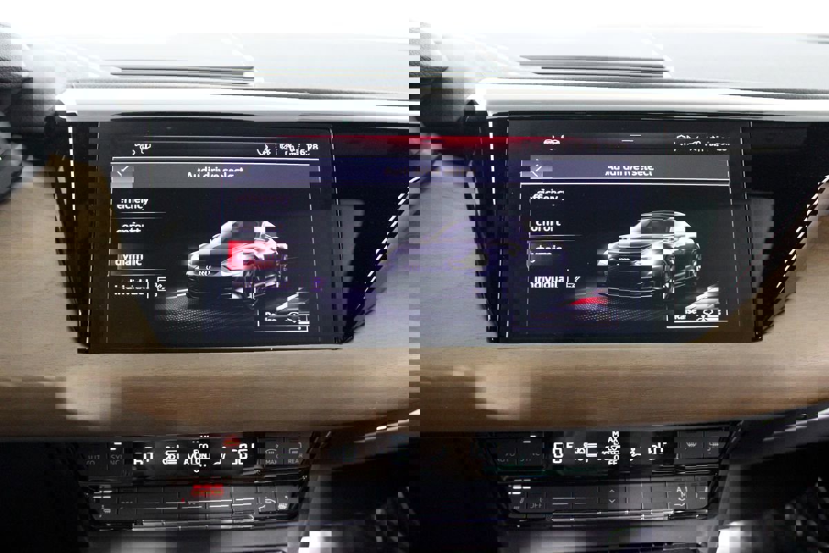 Used 2024 Audi e-tron GT Premium Plus image 26