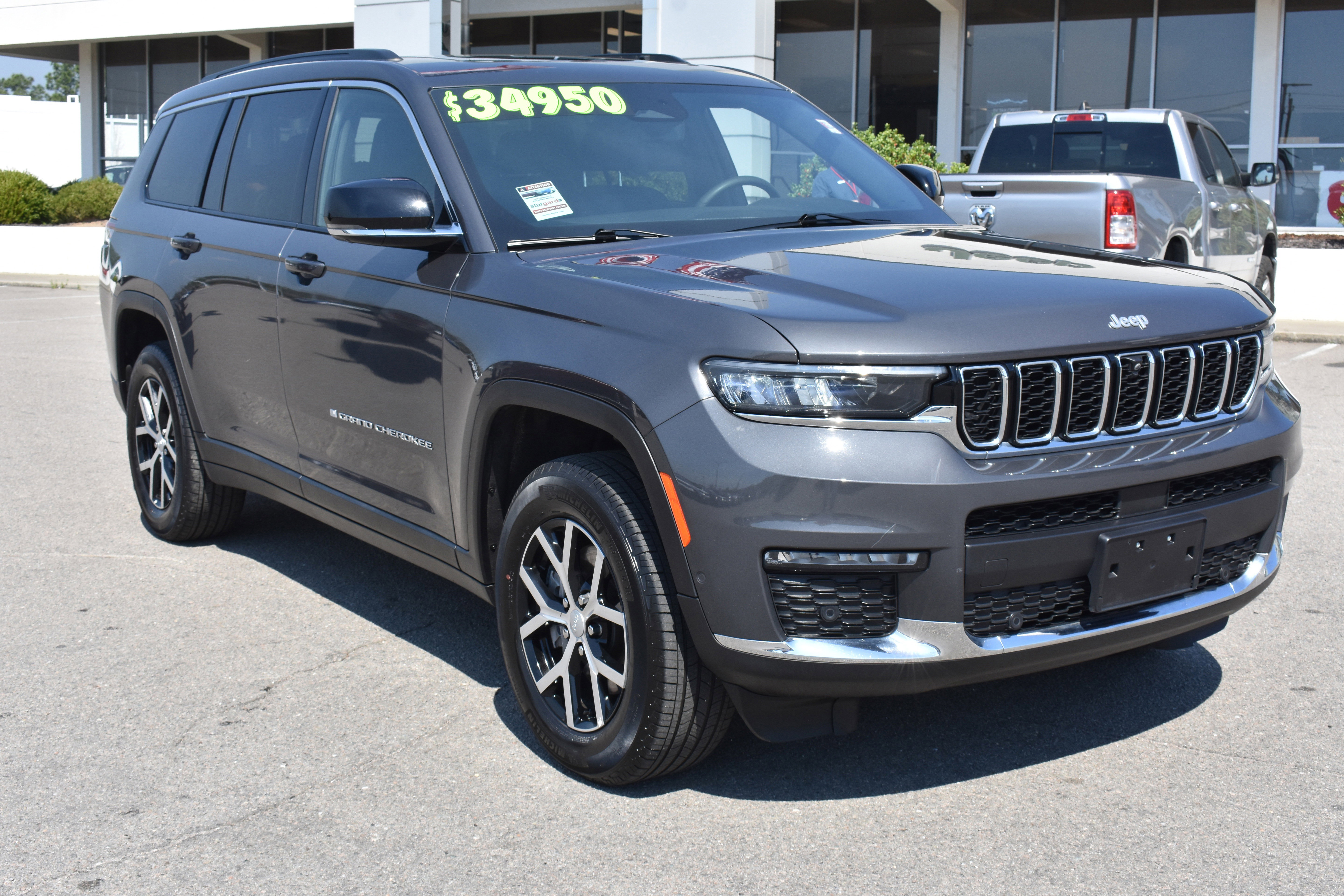 Used 2024 Jeep Grand Cherokee L Limited w/ Luxury Tech Group II image 3