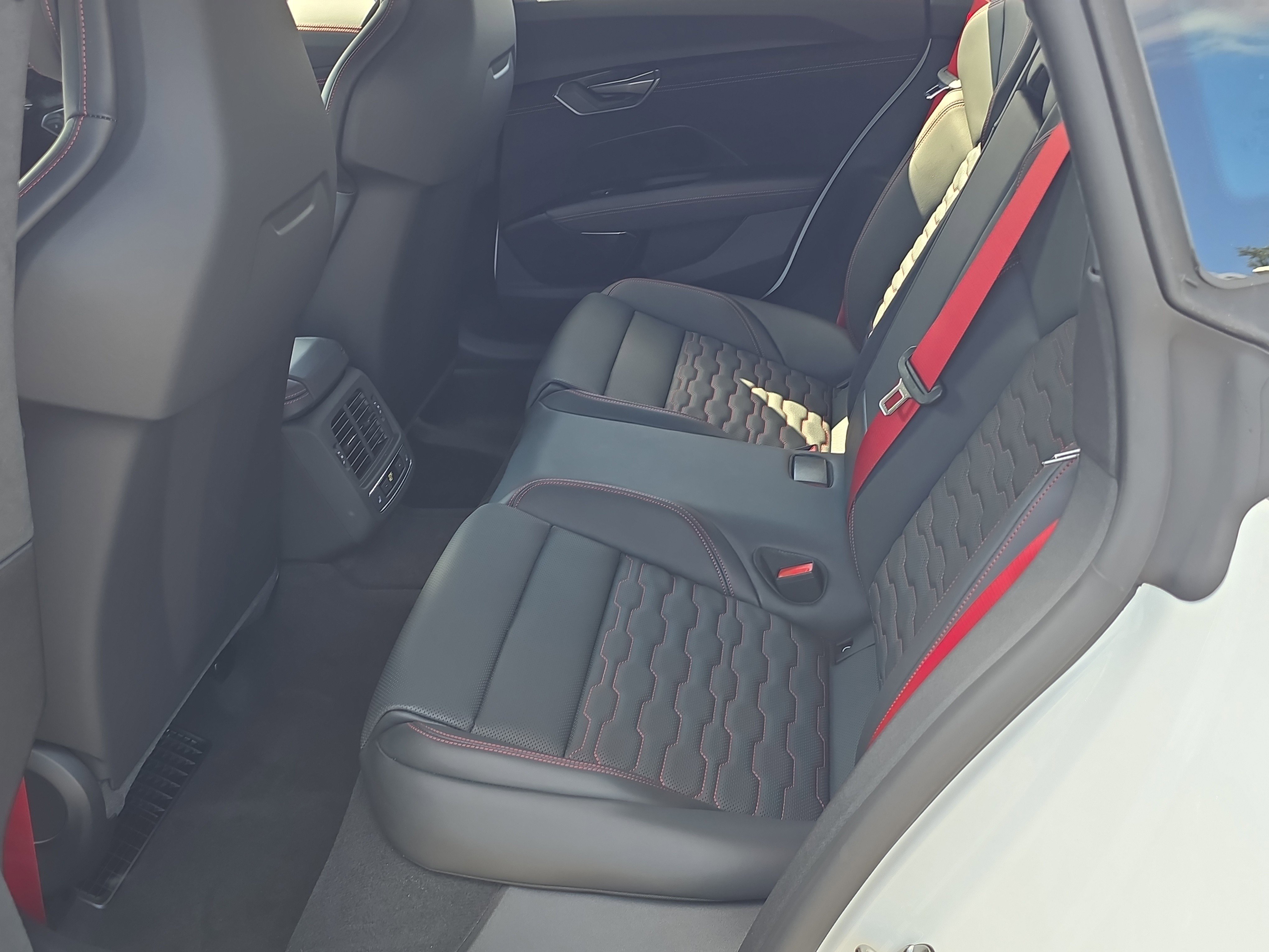 New 2026 Audi RS e-tron GT performance image 15