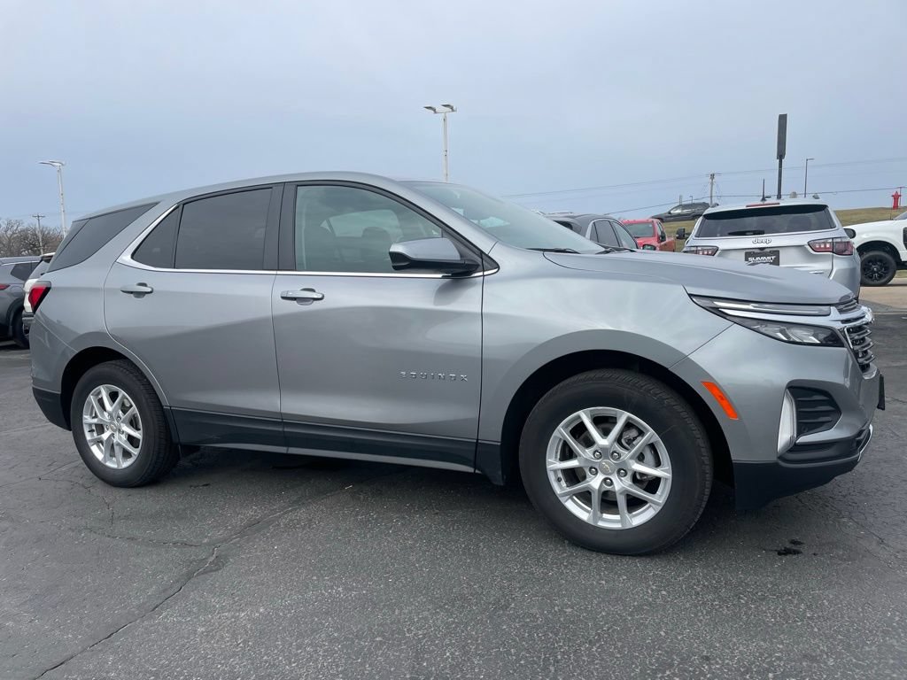Used 2024 Chevrolet Equinox LT AWD/4WD image 2