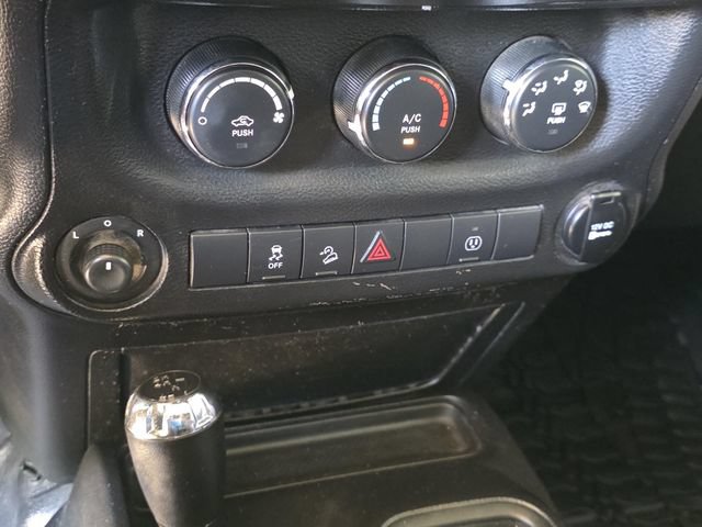 Used 2014 Jeep Wrangler Unlimited Sahara AWD/4WD image 20