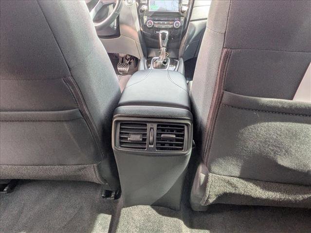 Used 2017 Nissan Rogue SV w/ SV Premium Package image 13