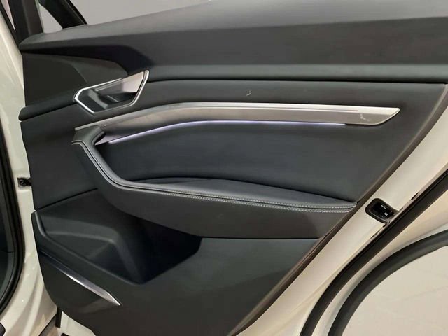 Used 2022 Audi e-tron Premium Plus w/ Premium Plus Package image 86