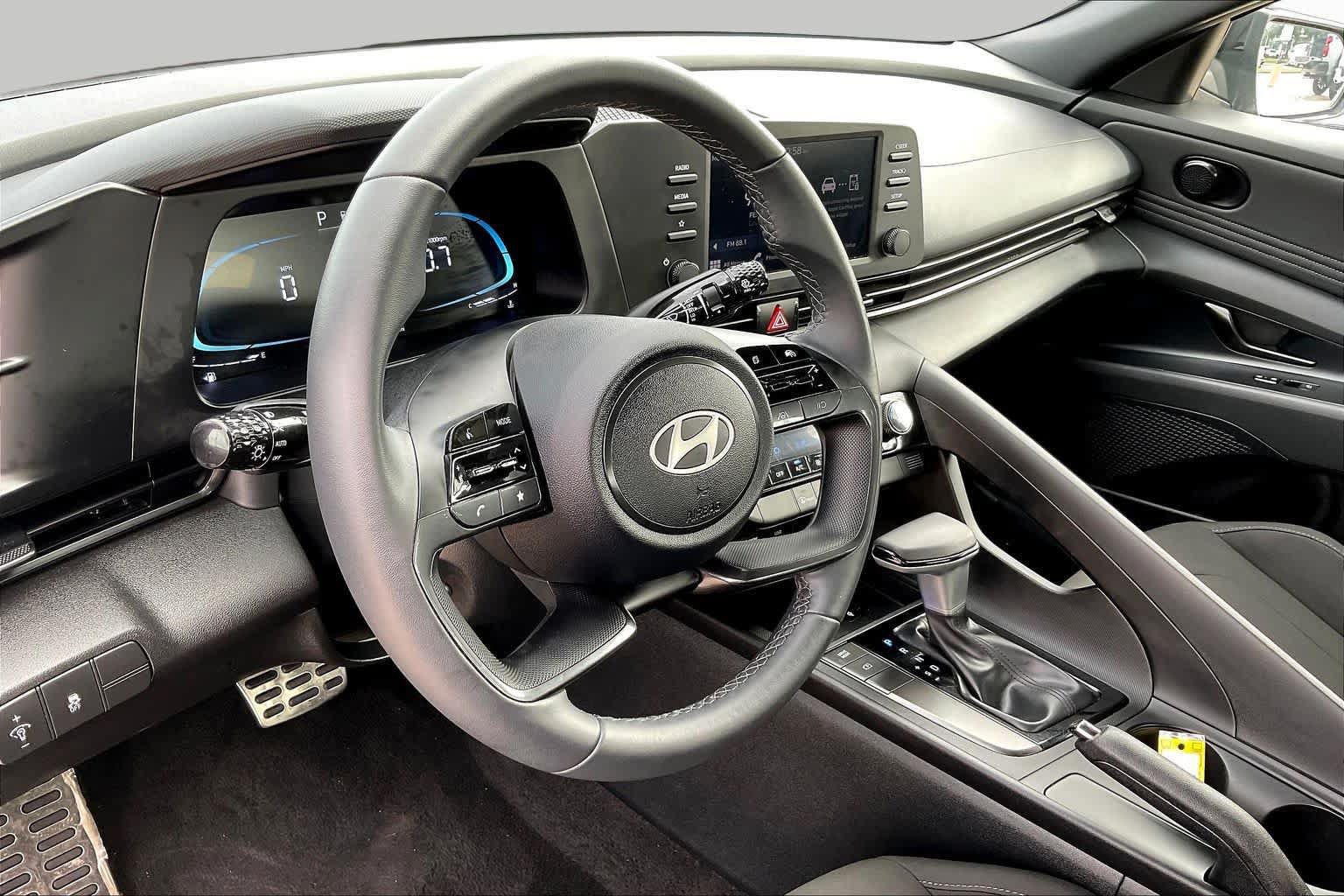 Used 2026 Hyundai Elantra Sport FWD image 17