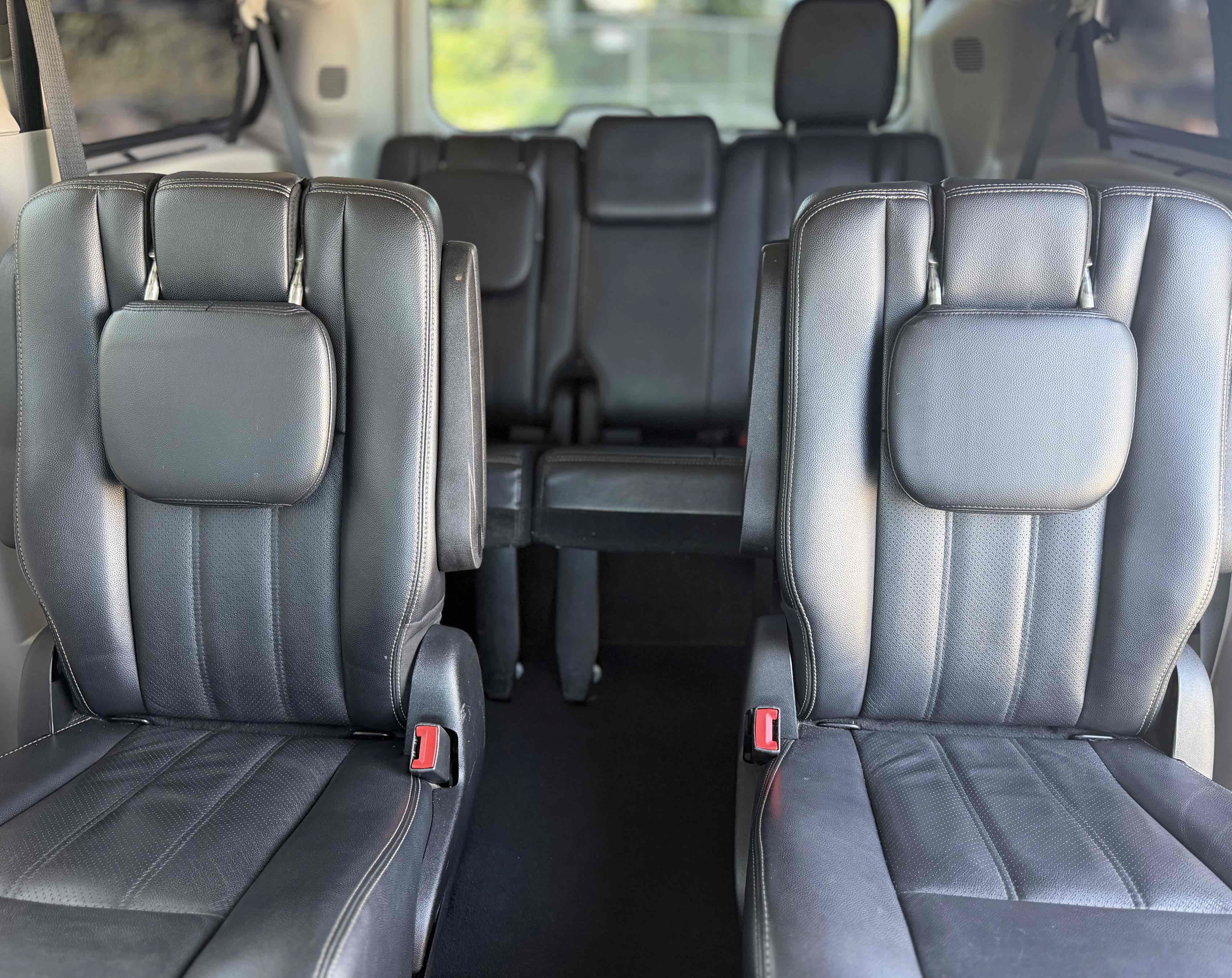 Used 2011 Chrysler Town & Country Touring-L w/ Entertainment Group #2 FWD image 23